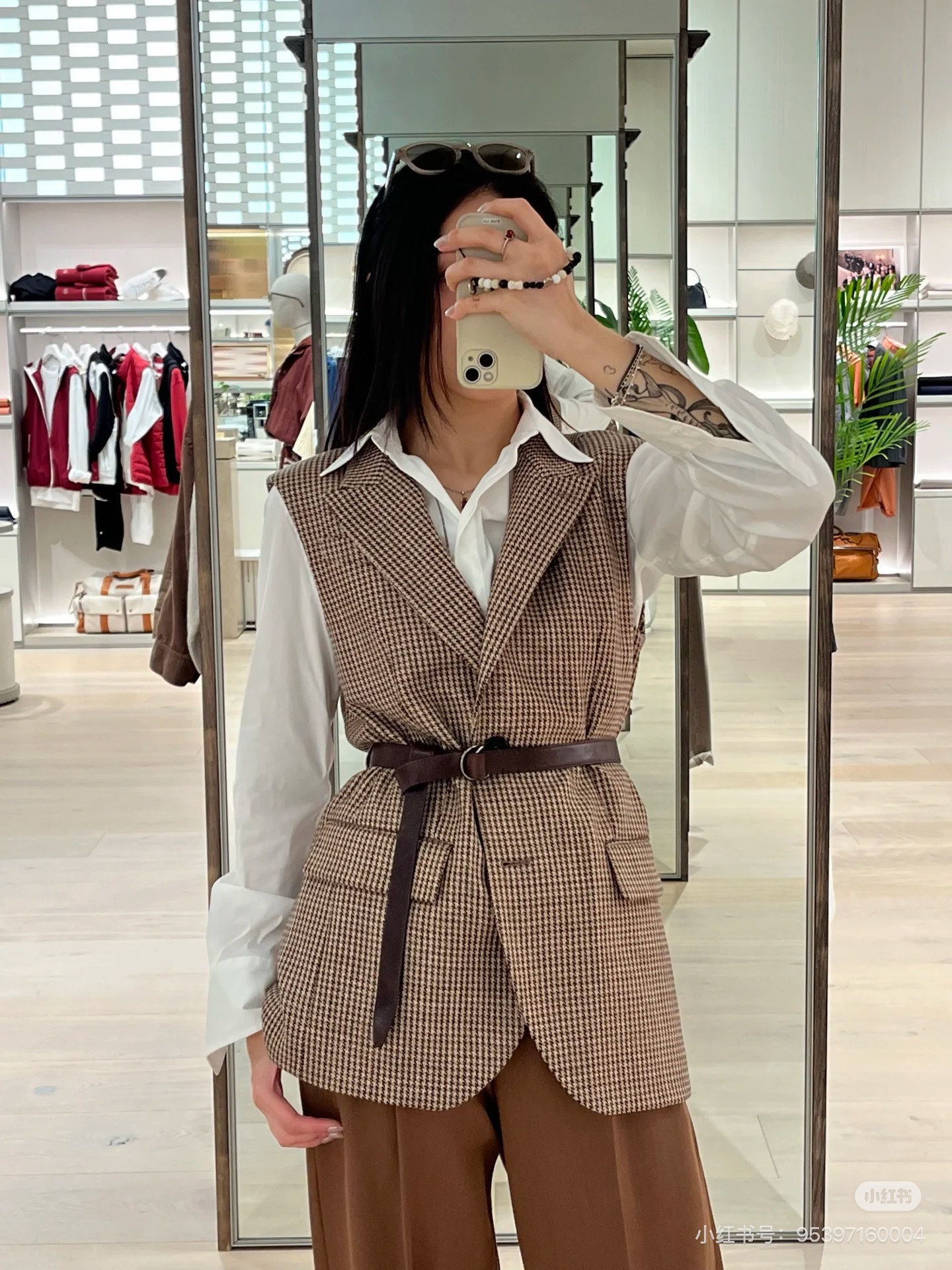 Brun 26fw belted houndstooth vest