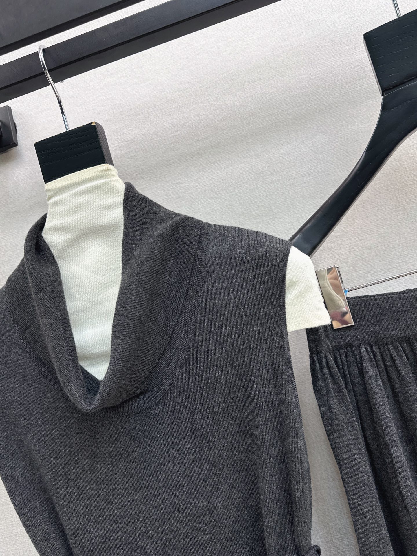 Her 26fw belted knit sleeveless top pants sets