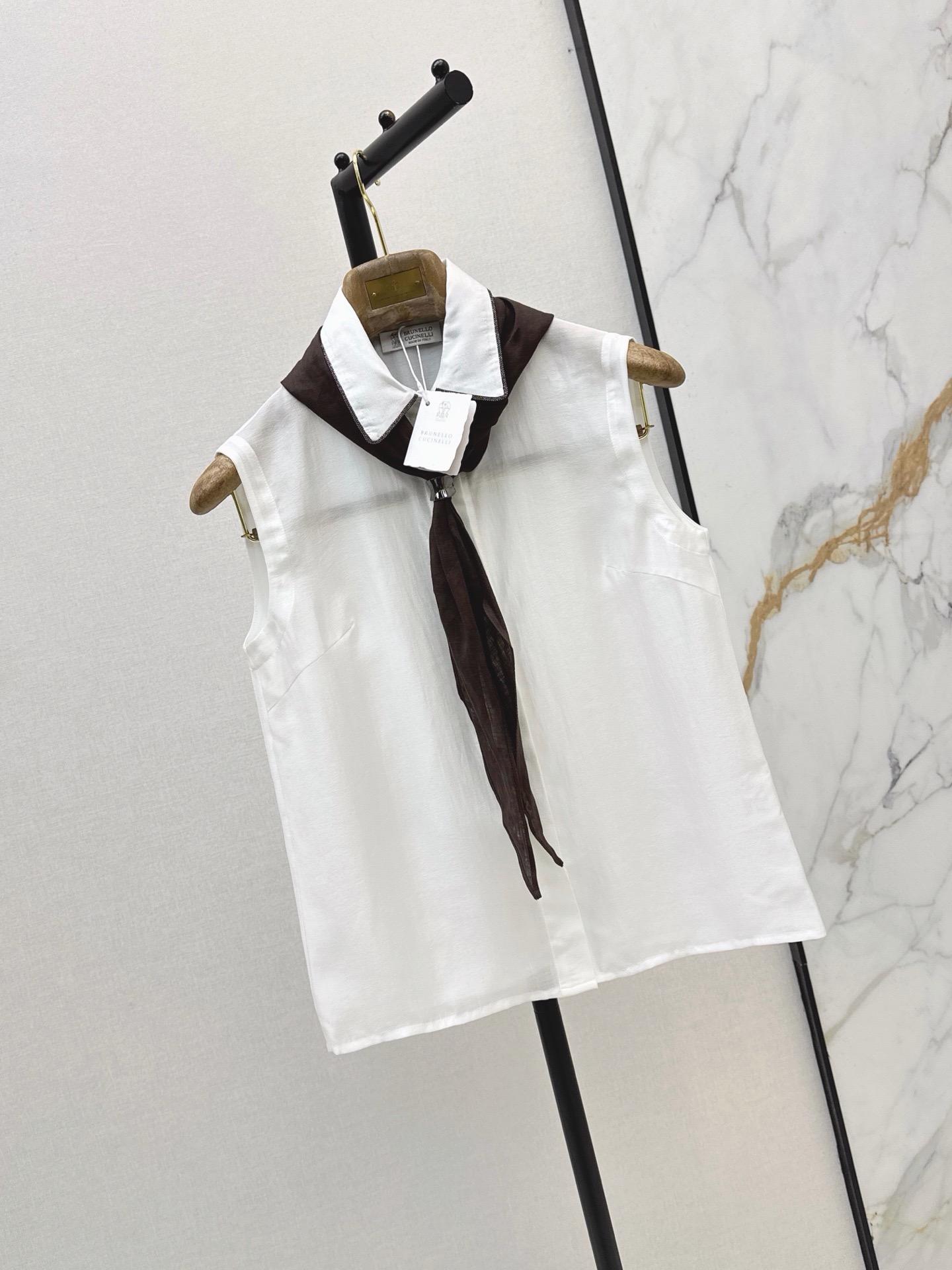 Brun 26fw sleeveless scraf shirt