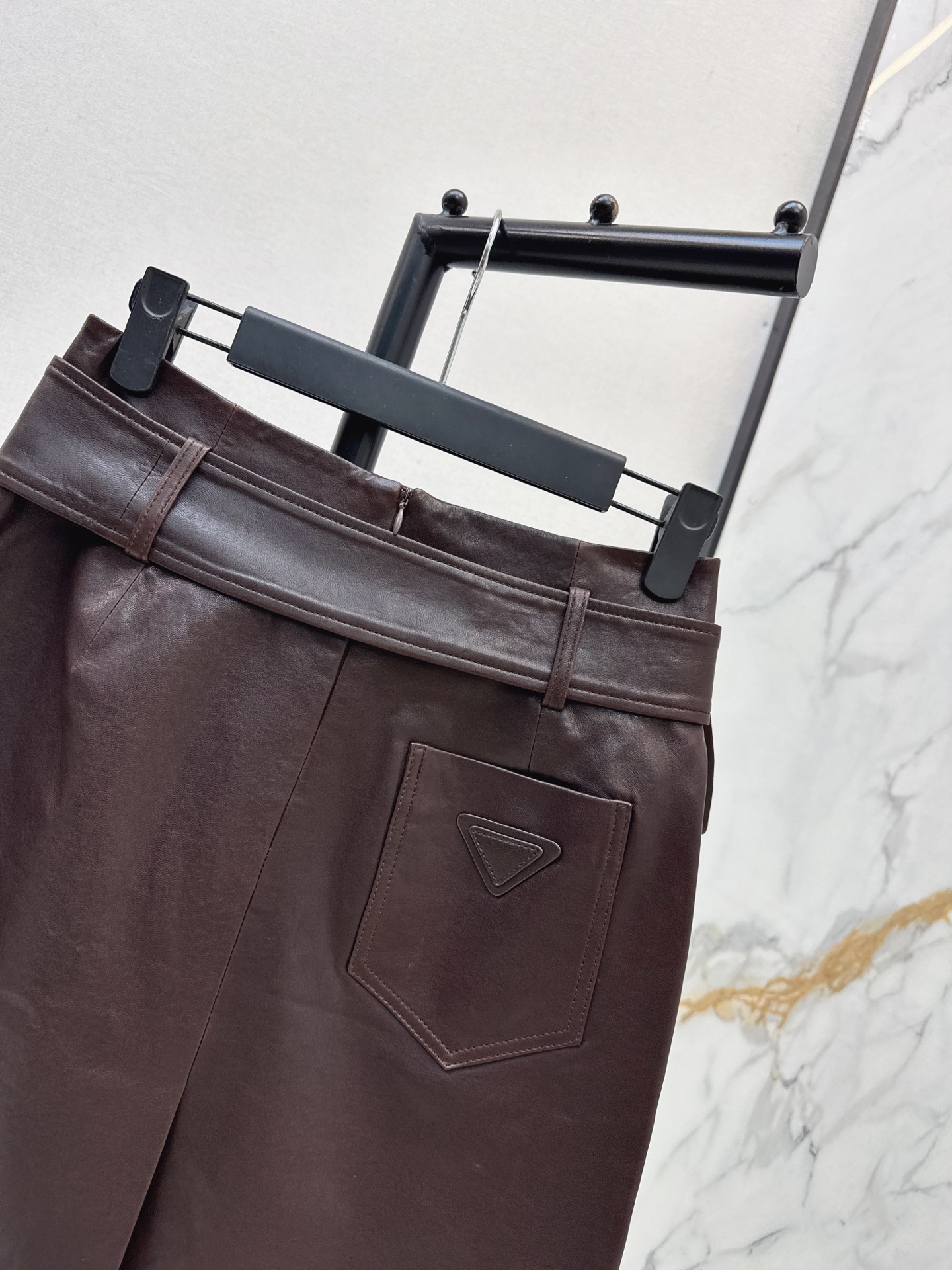 Pra 26fw leather belted skirt