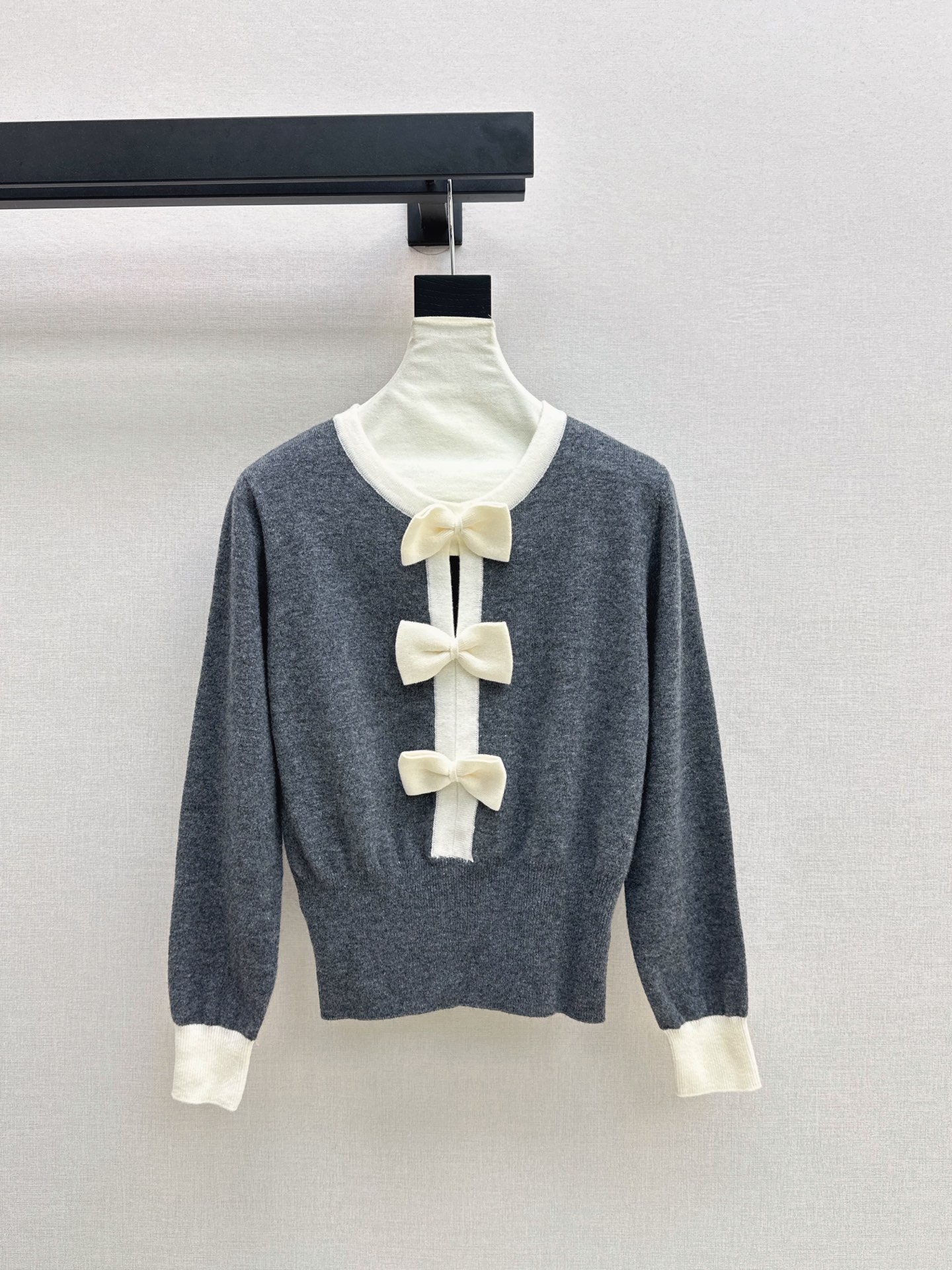 Chan 26fw 3d bow sweater