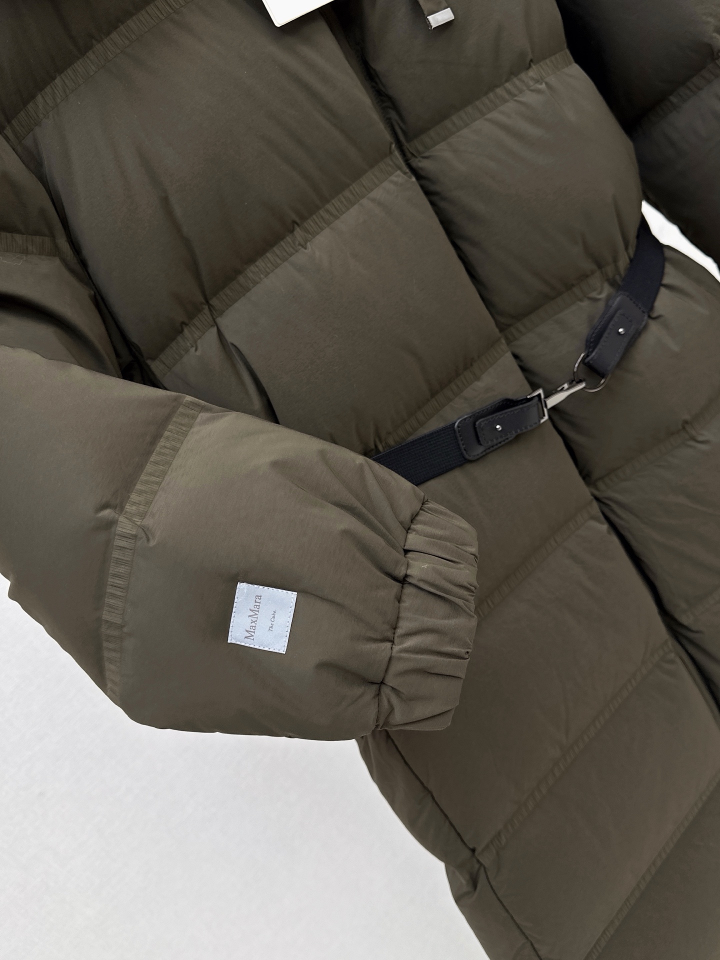 Max 26fw long belted hooded down jacket