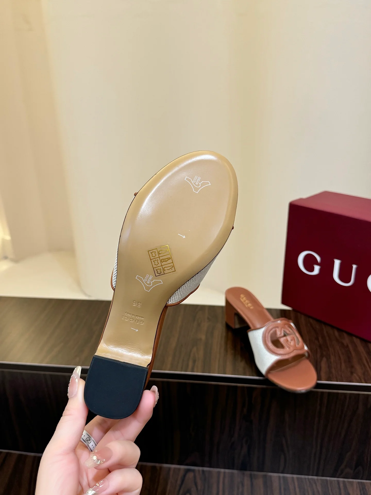 Gucc 25fw slide sandals