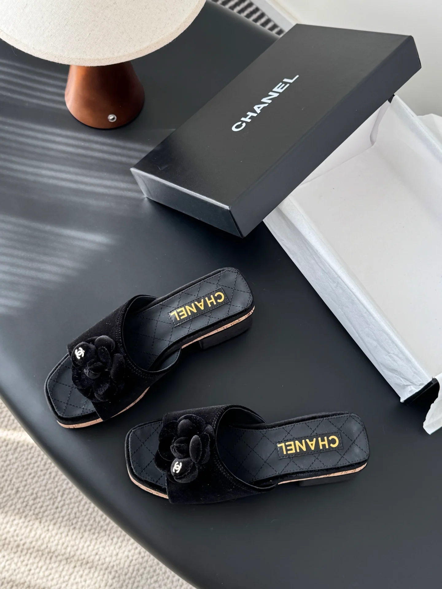 Chan 26ss camellia sides sandals