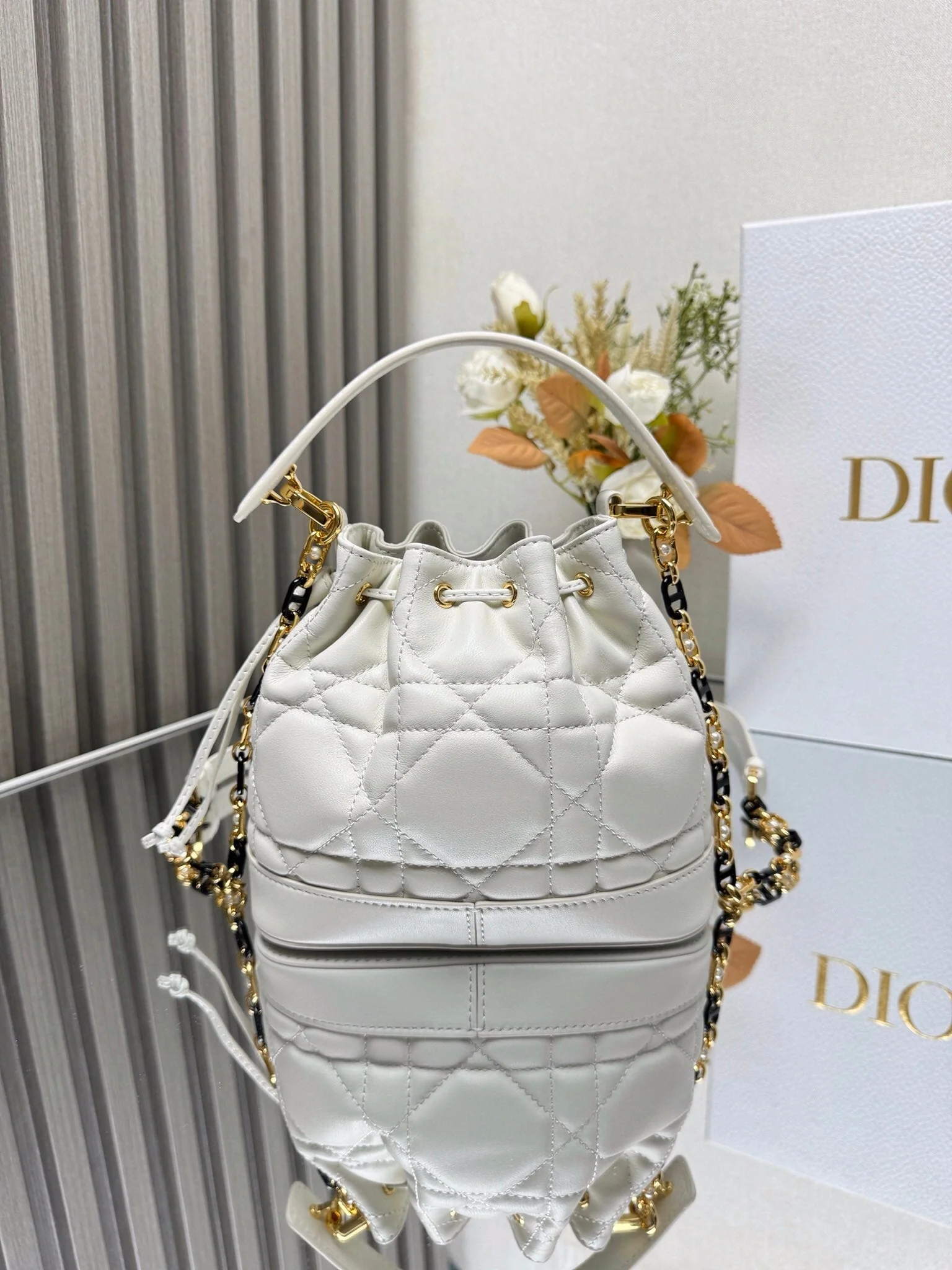 D Small Jolie Bucket Bag