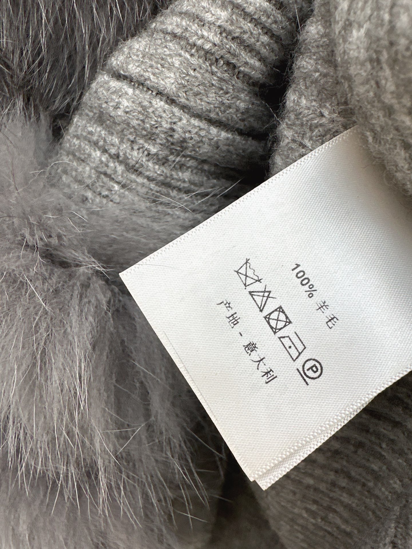 Fen 26fw fur-trim knit vest