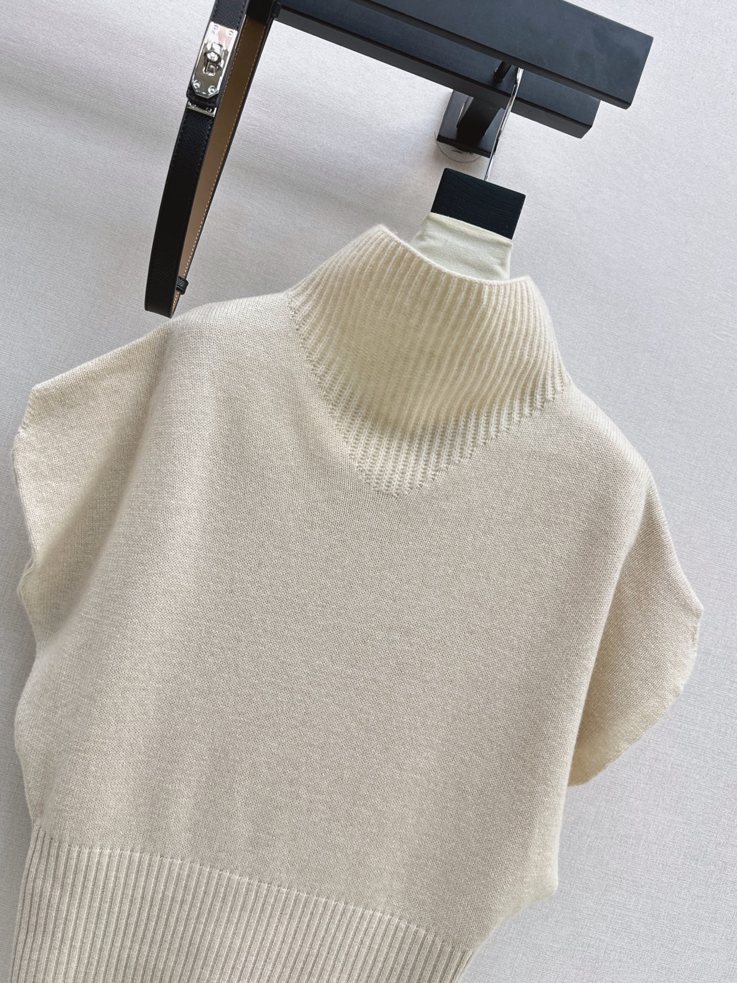 Her 26fw knit vest