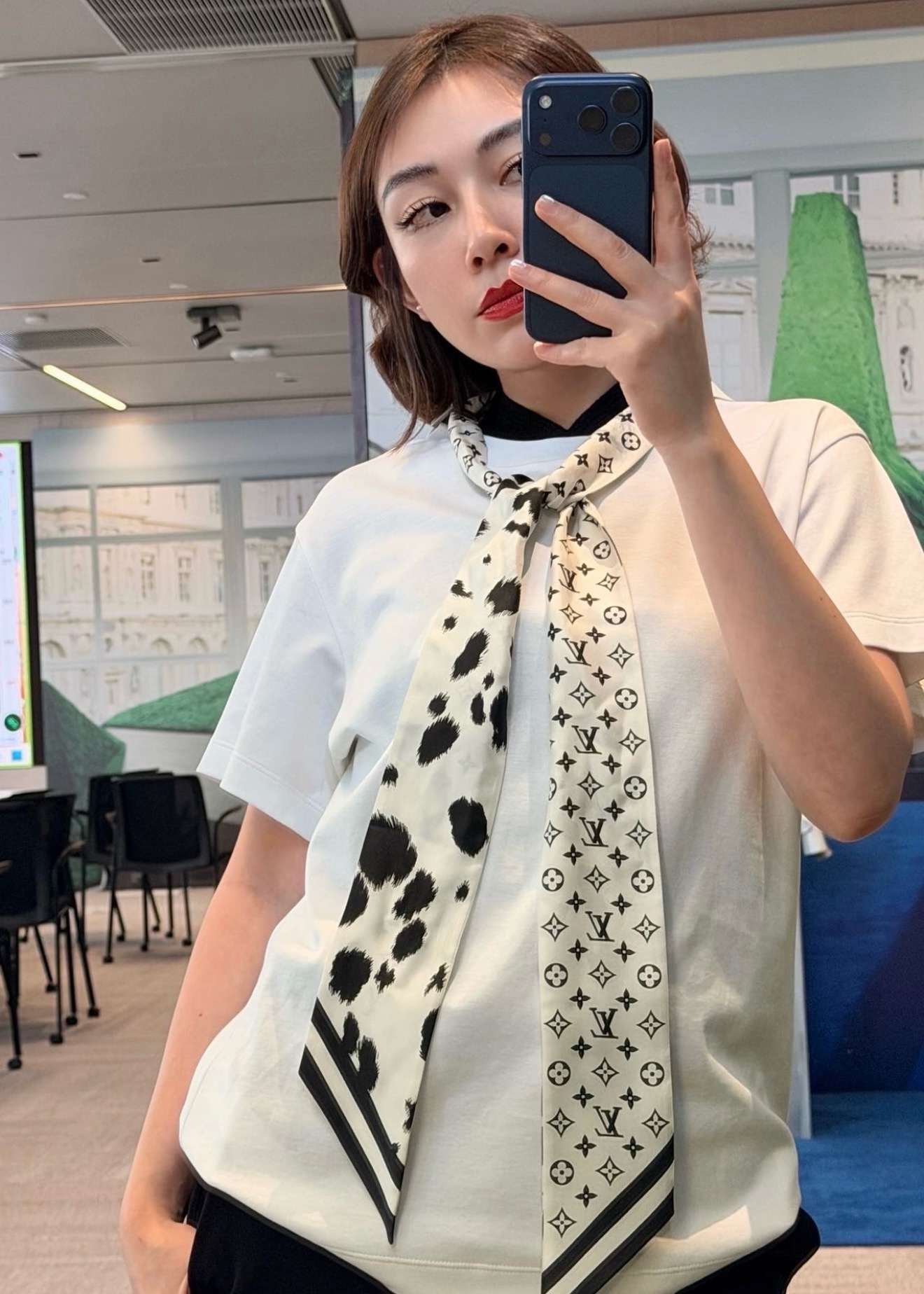 Loui 26fw print scraf t-shirt