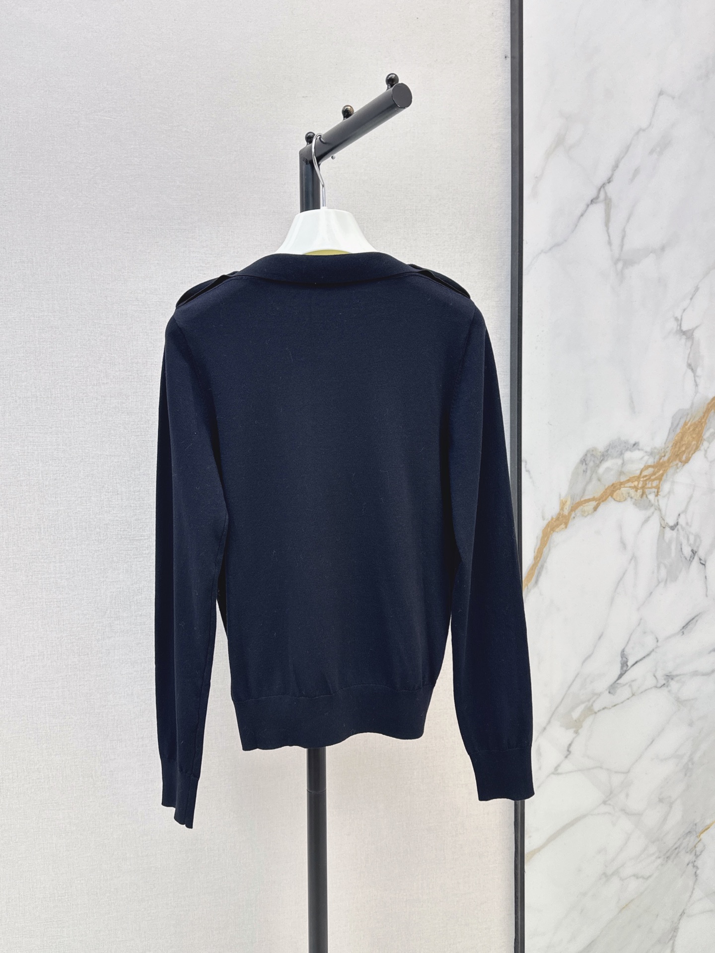 Loe 26fw off shoulder knit top