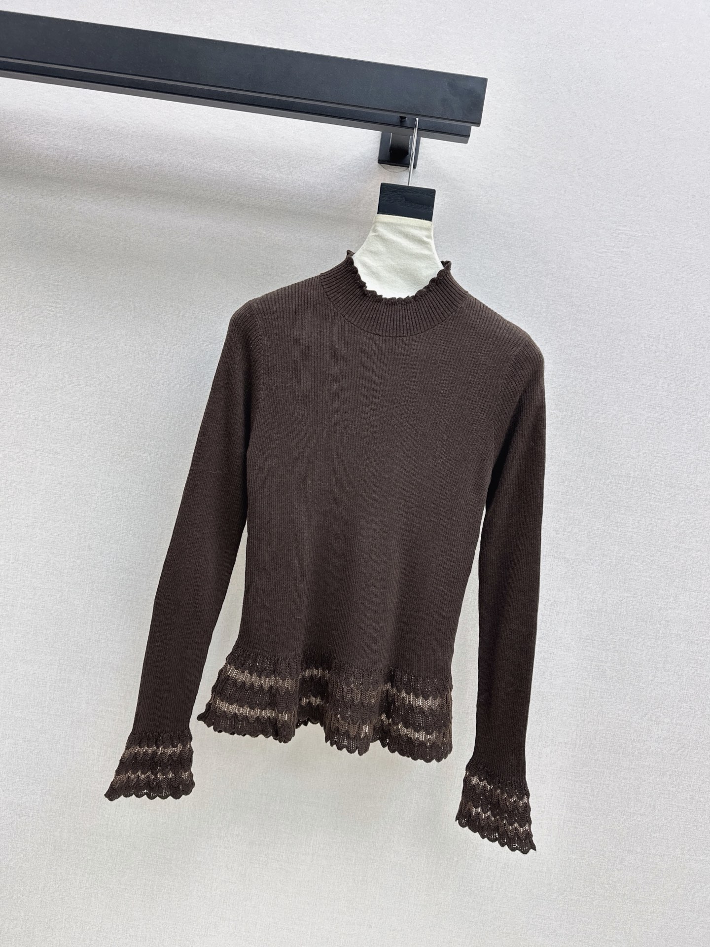 ES 26fw ruffle basic tee