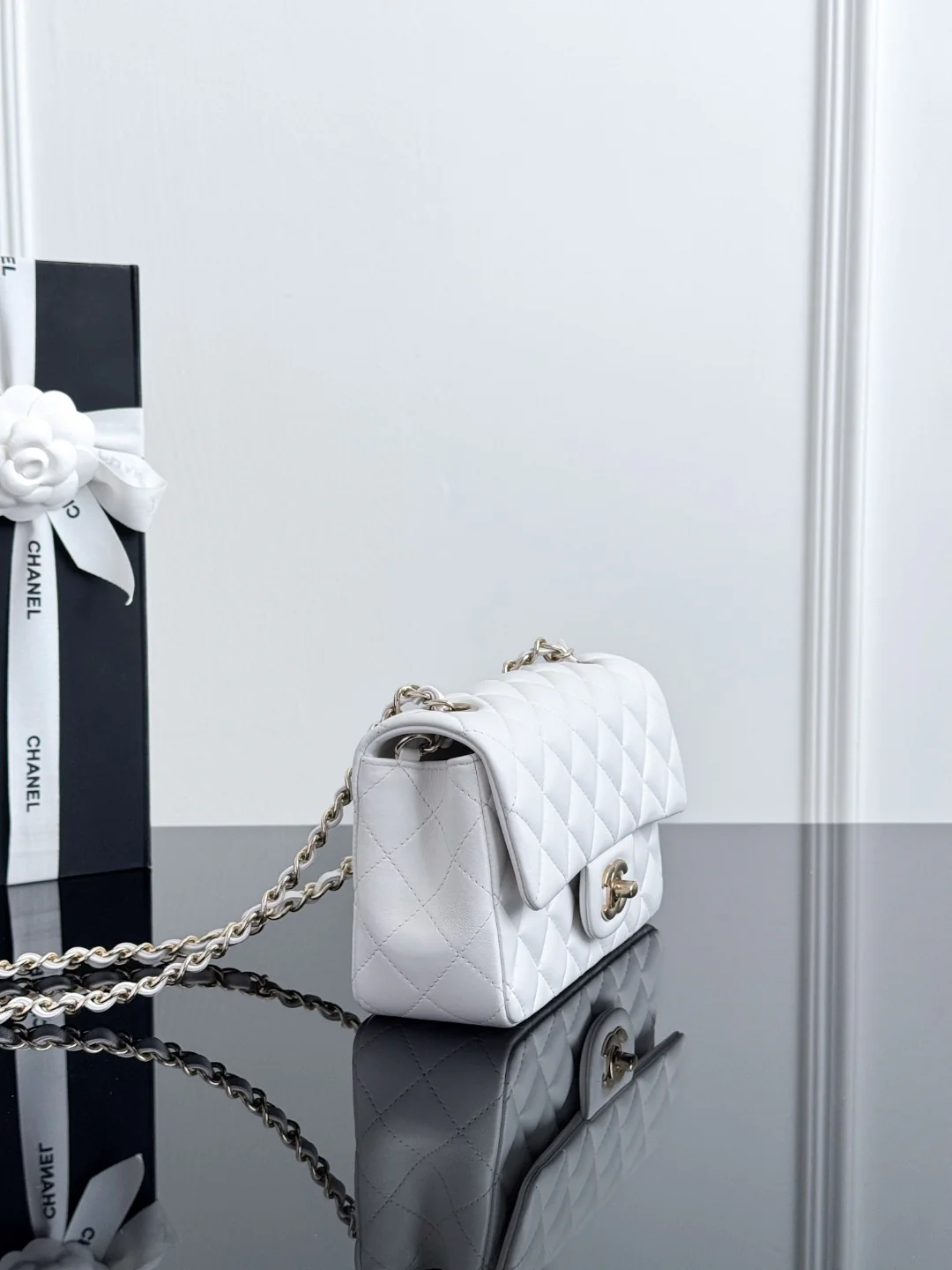 Chan cf20 chain shoulder bag