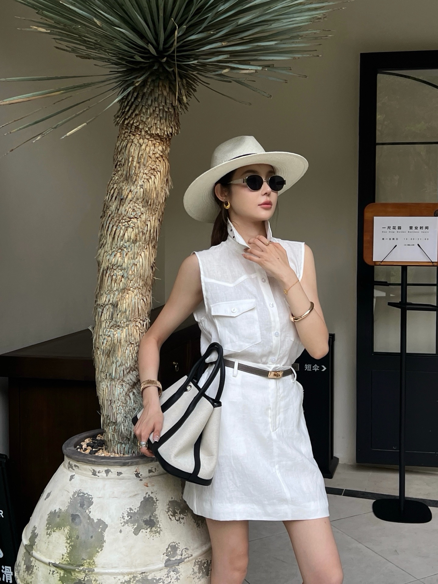 Her 26ss sleeveless linen shirt