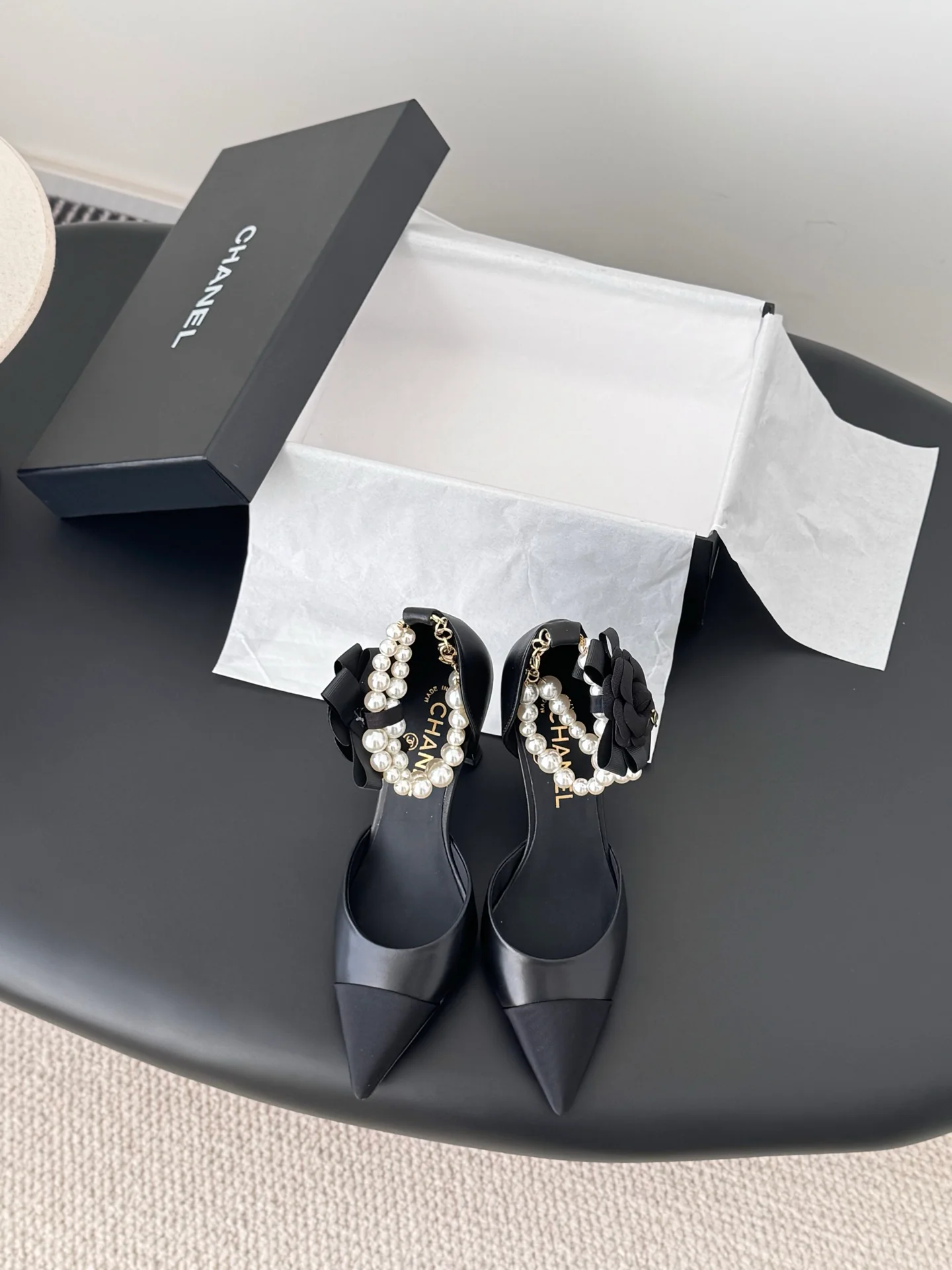 Chan 25fw pearl chain stilettos pumps