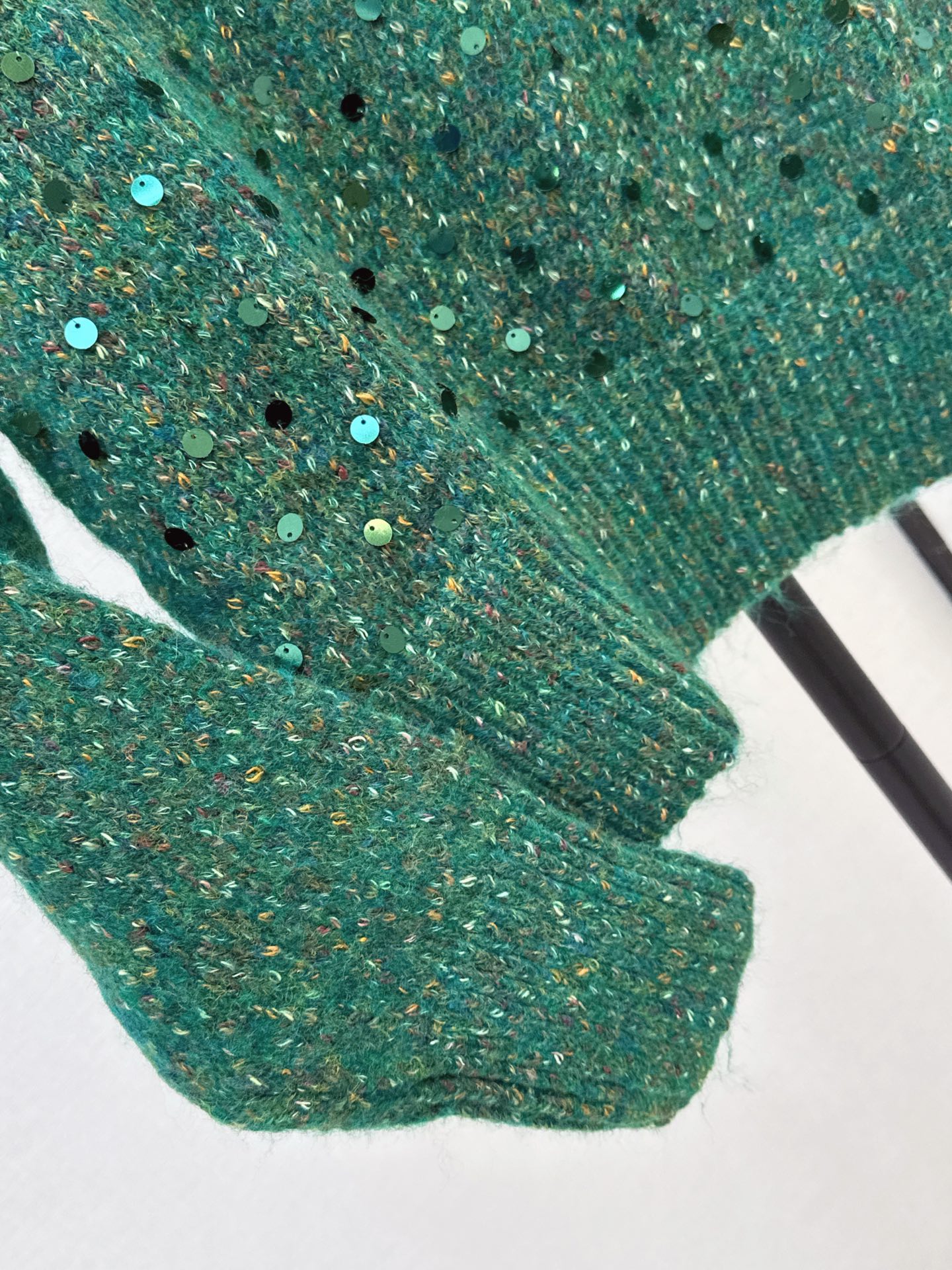Guc 26fw sequin knit sweater