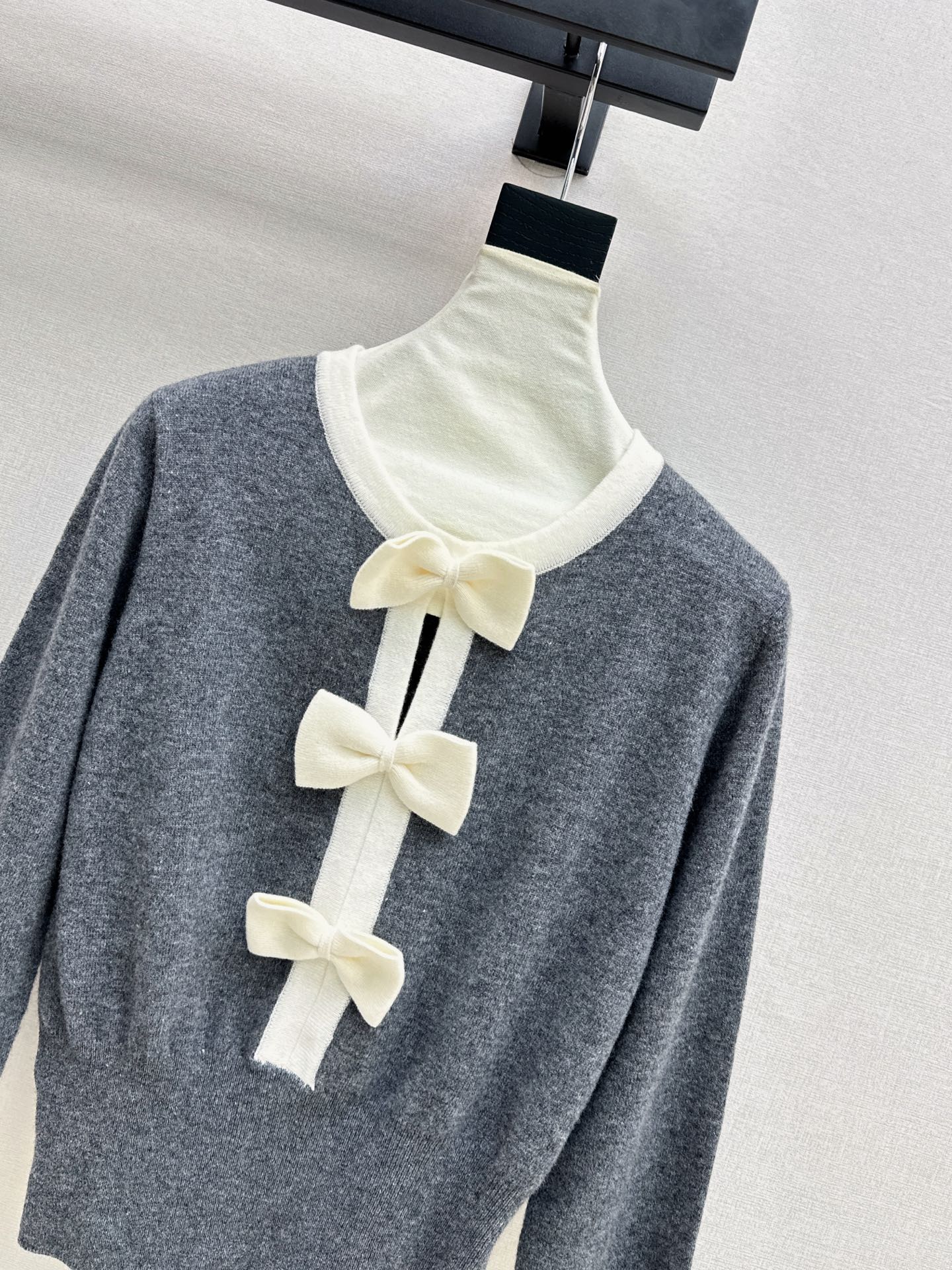 Chan 26fw 3d bow sweater