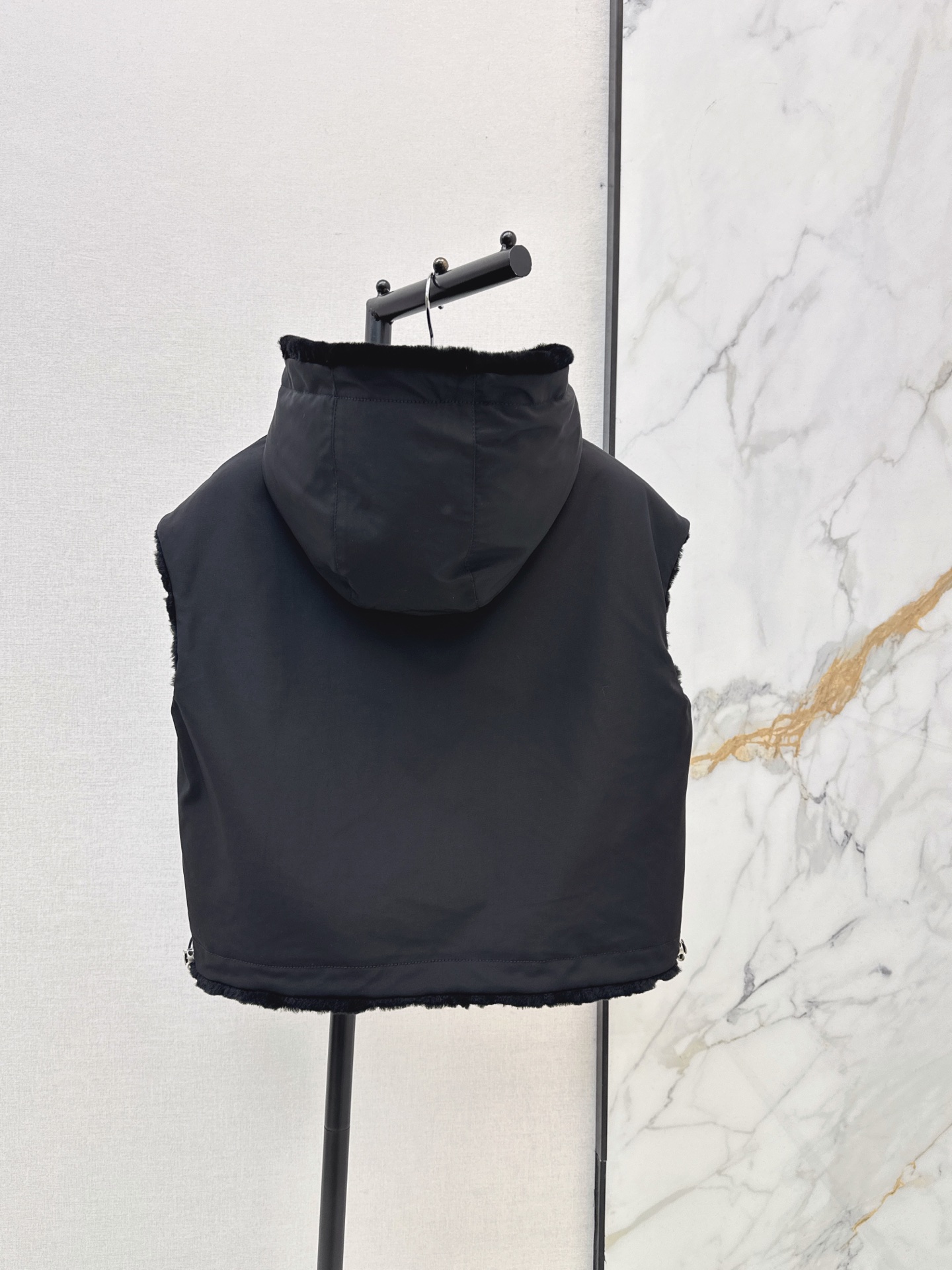 Pra 26fw faux-fur hooded vest jacket