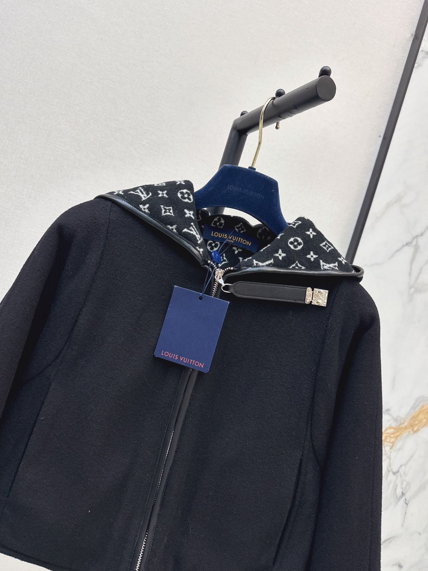 Loui 26fw hooded cropped jacket
