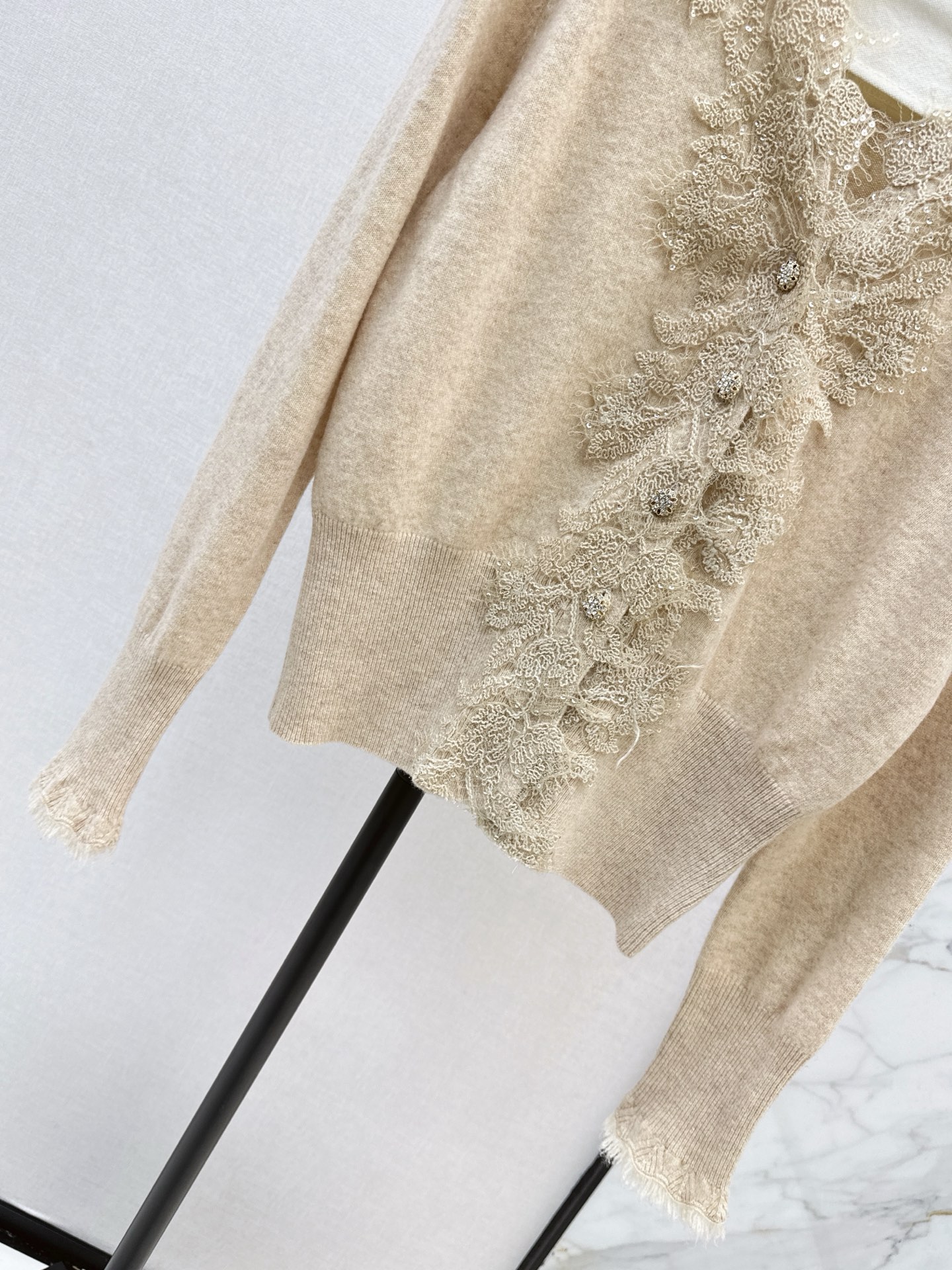 Miu 26fw lace contract knit cardigan