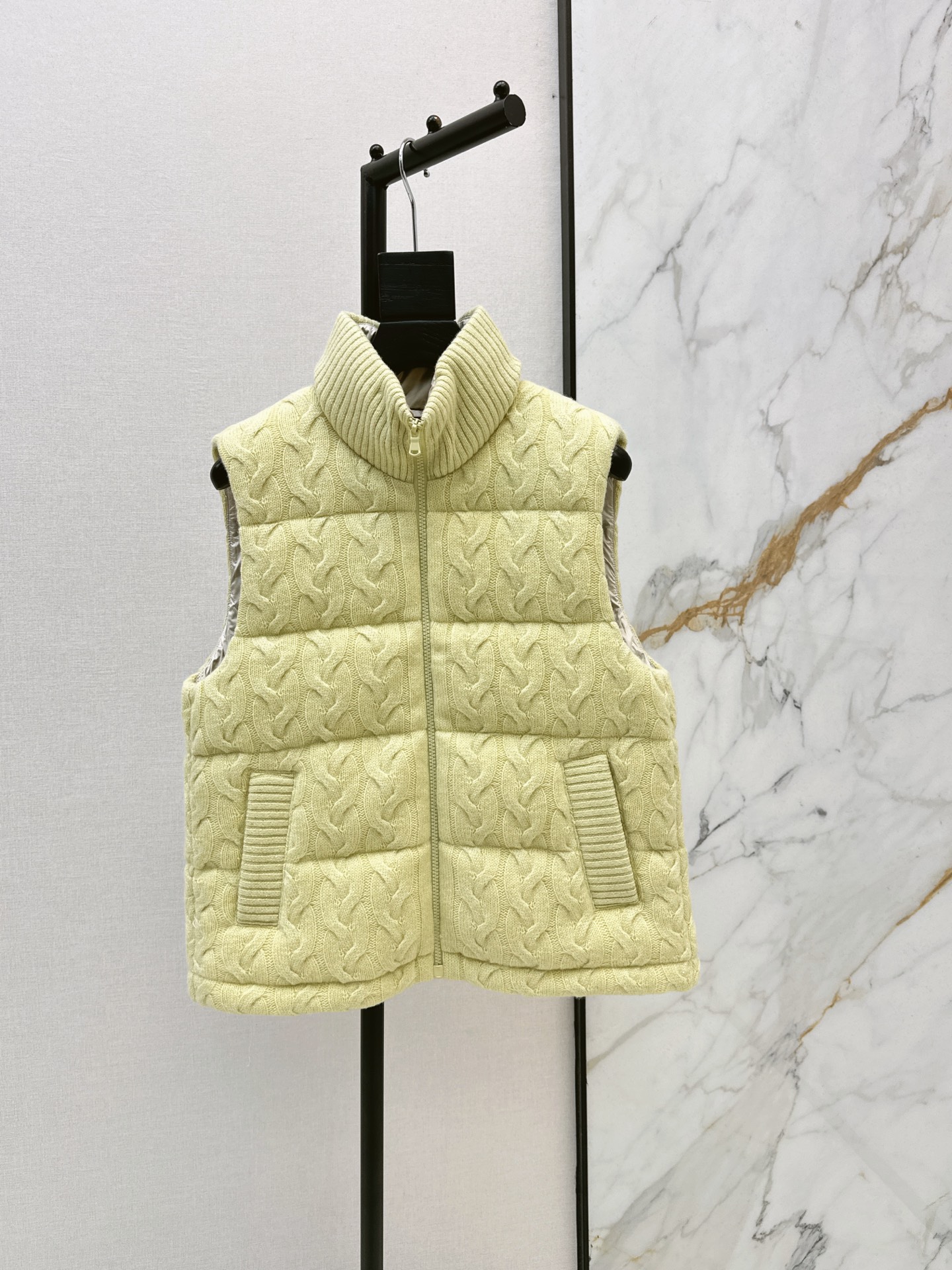 Brun 26fw knit contract down vest