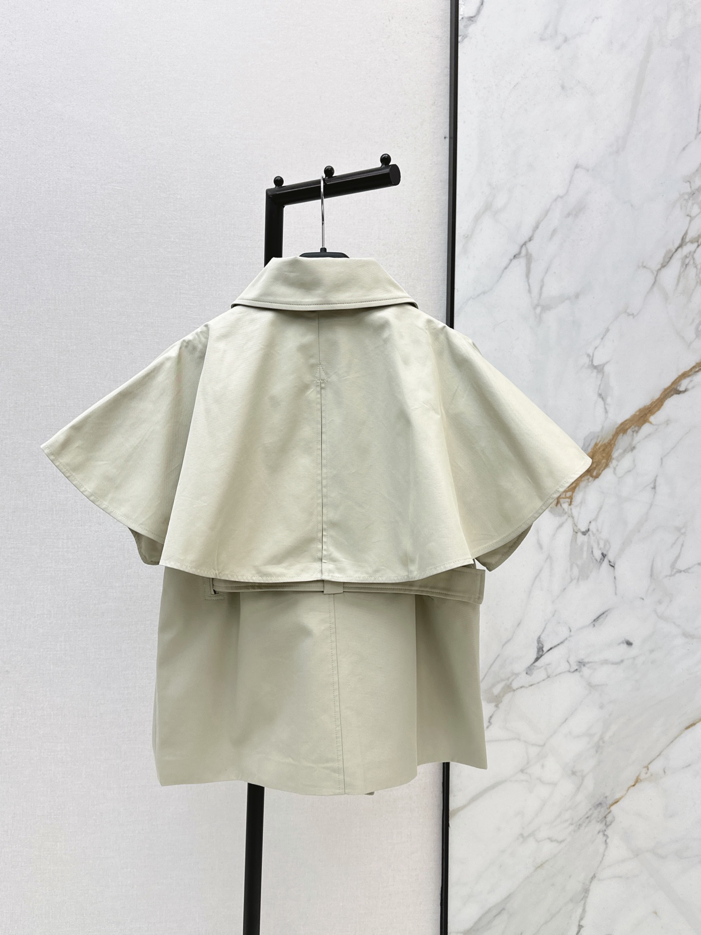Max 26fw cape cropped trench coats