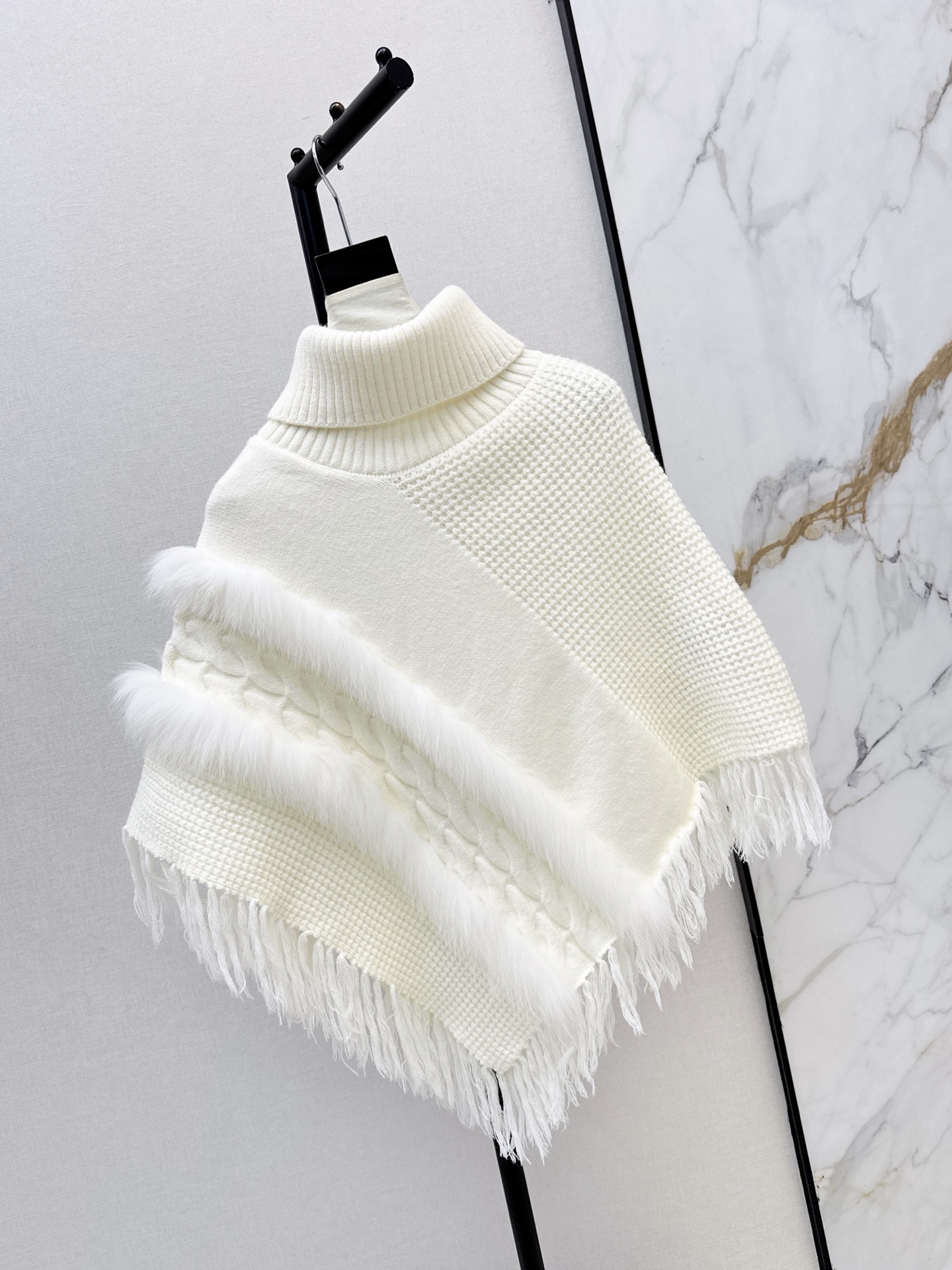 Fen 26fw fur-trim cape jacket