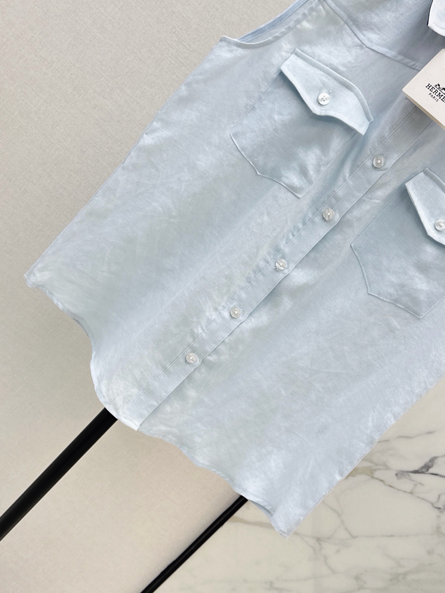 Her 26ss sleeveless linen shirt