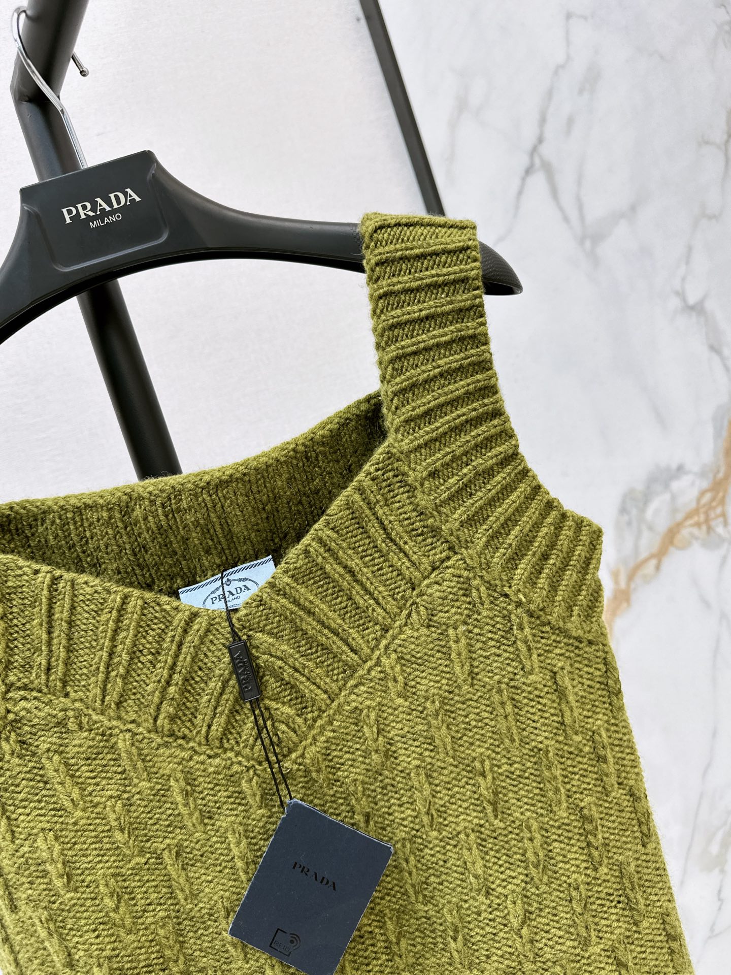 Pra 26fw cable knit vest
