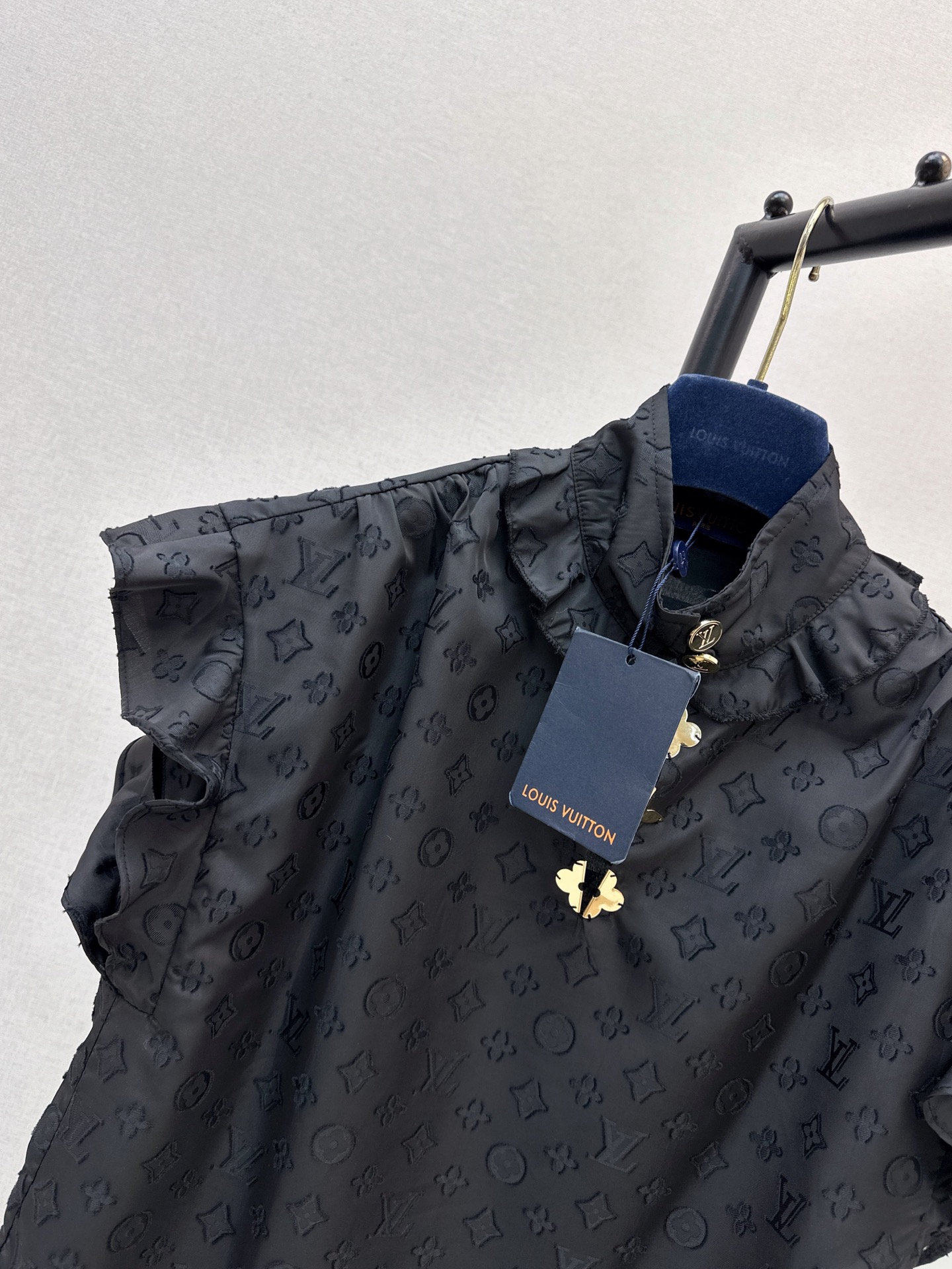 Loui 26fw sleeveless jacquard shirt