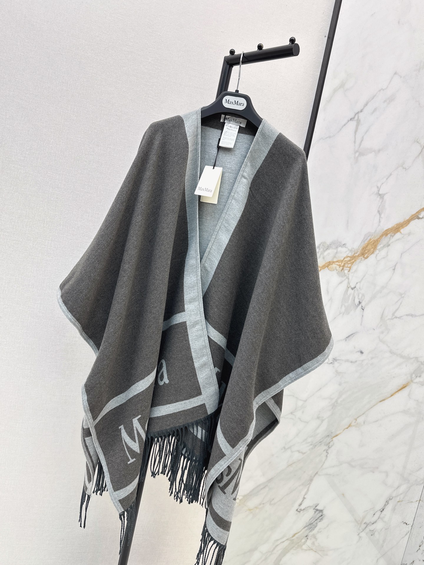 Max 26fw jacquard shawls