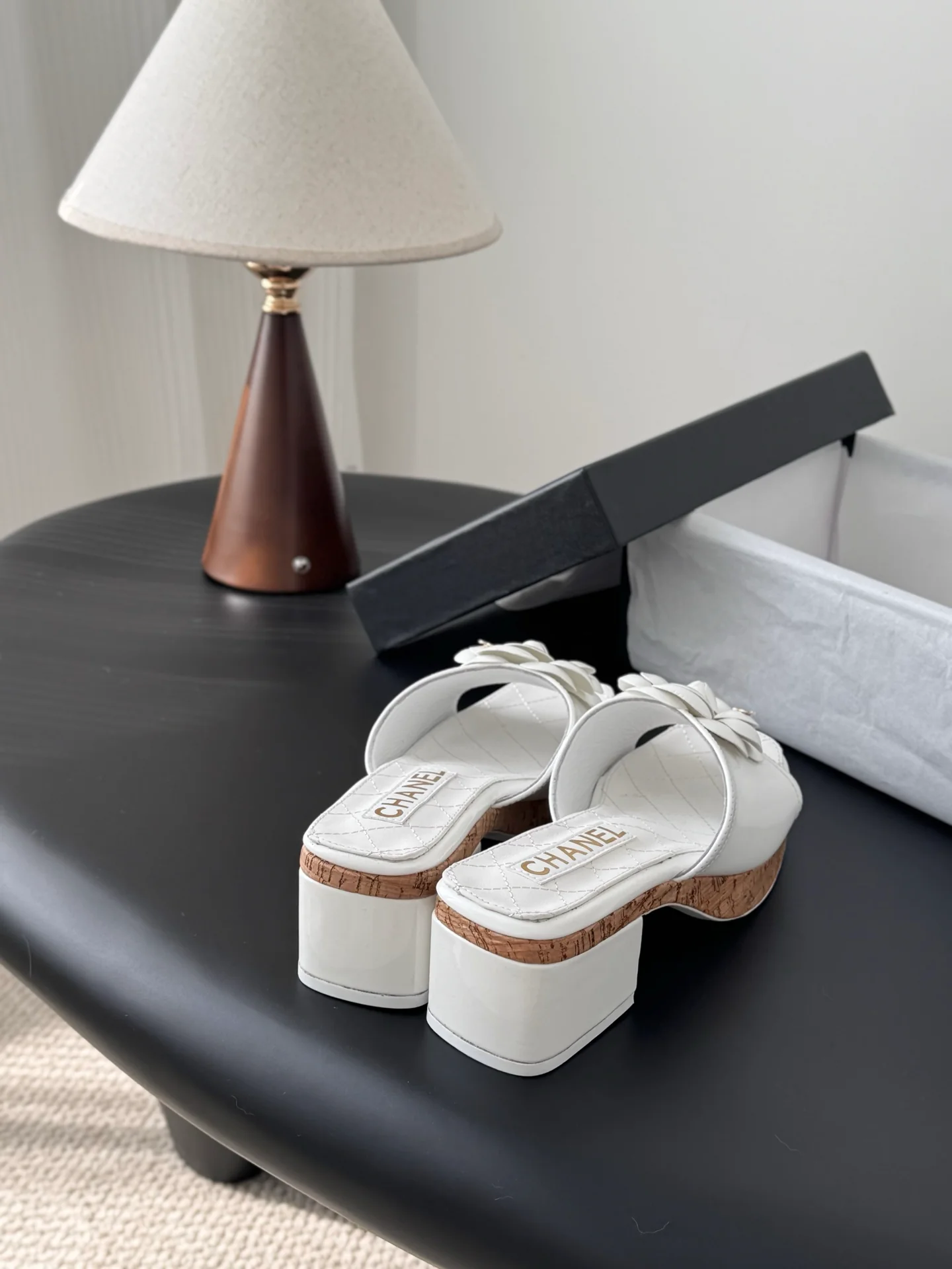 Chan 26ss camellia sides sandals