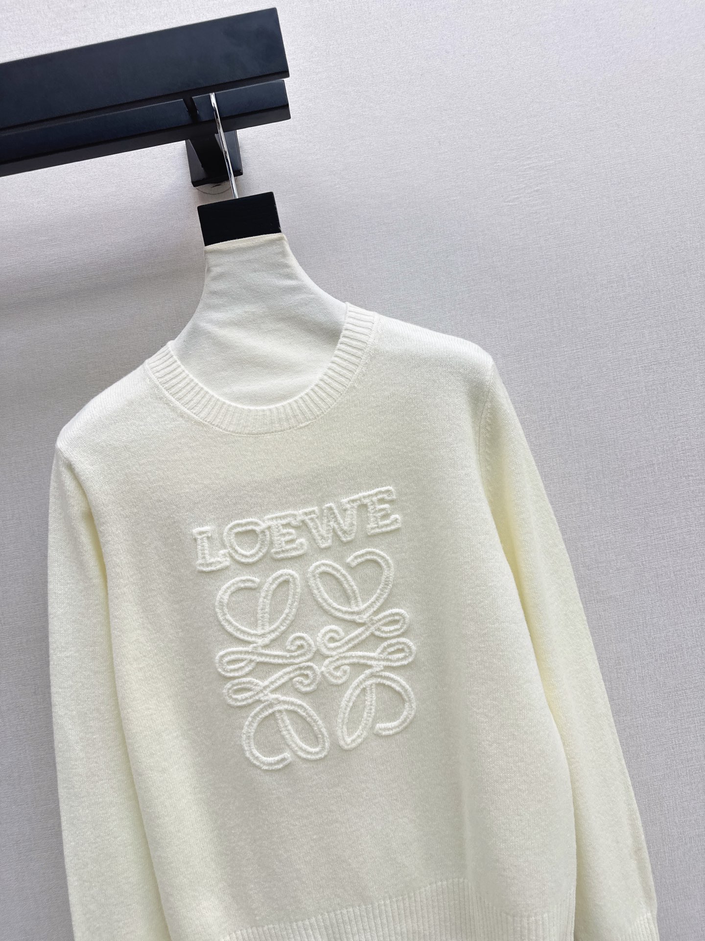 Loe 26fw embroidery sweater