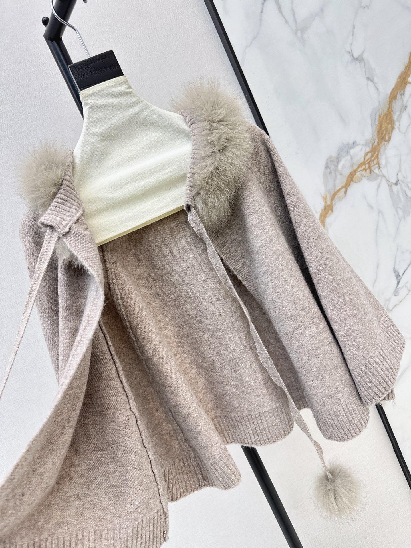 Fen 26fw fur-trim knit cape jacket