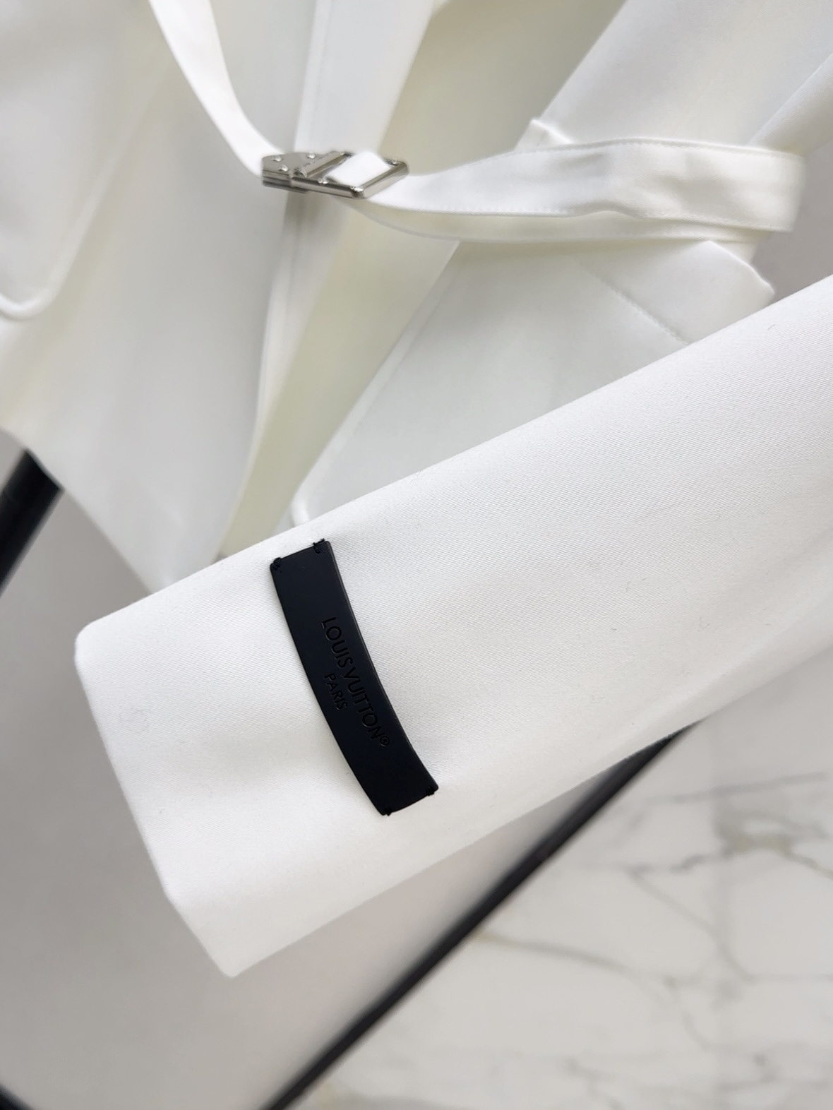 Loui 26fw hardware-strap belted blazer