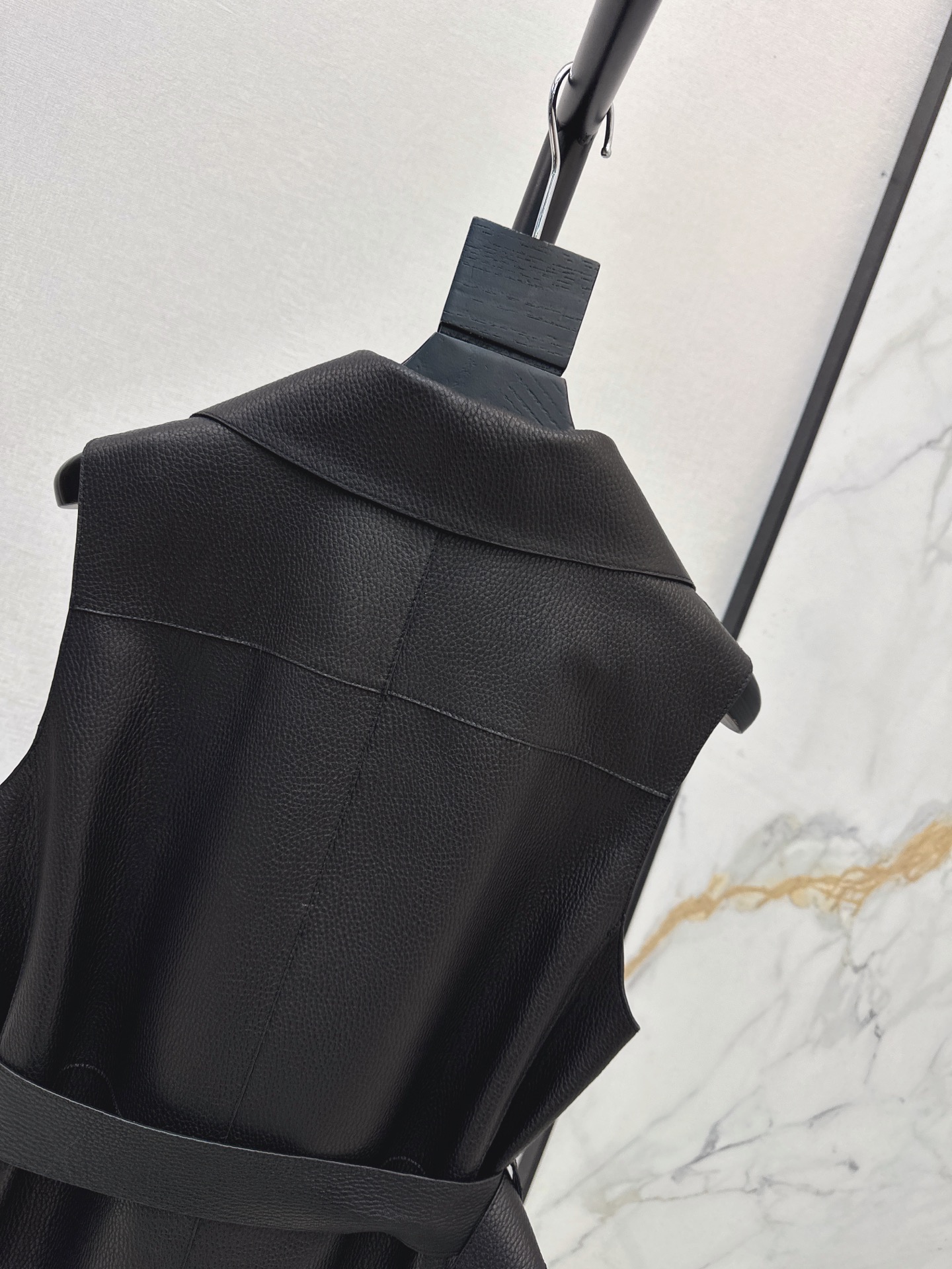 Her 26fw belted leather vest jacket
