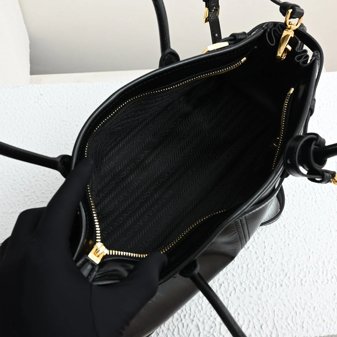 PD LuxSoft Medium leather handbag