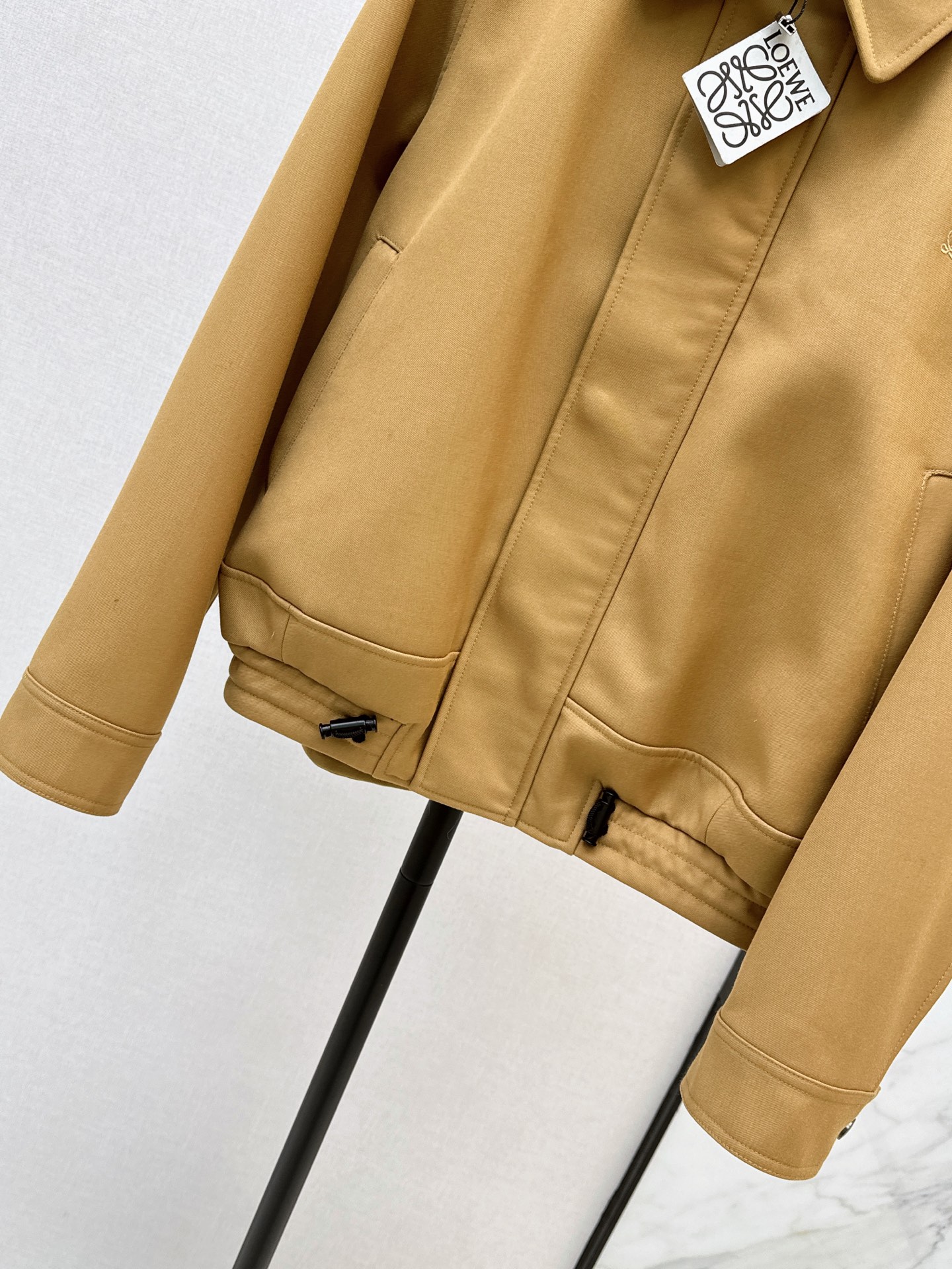 Loe 26fw zip-up jacket with drawstring hem