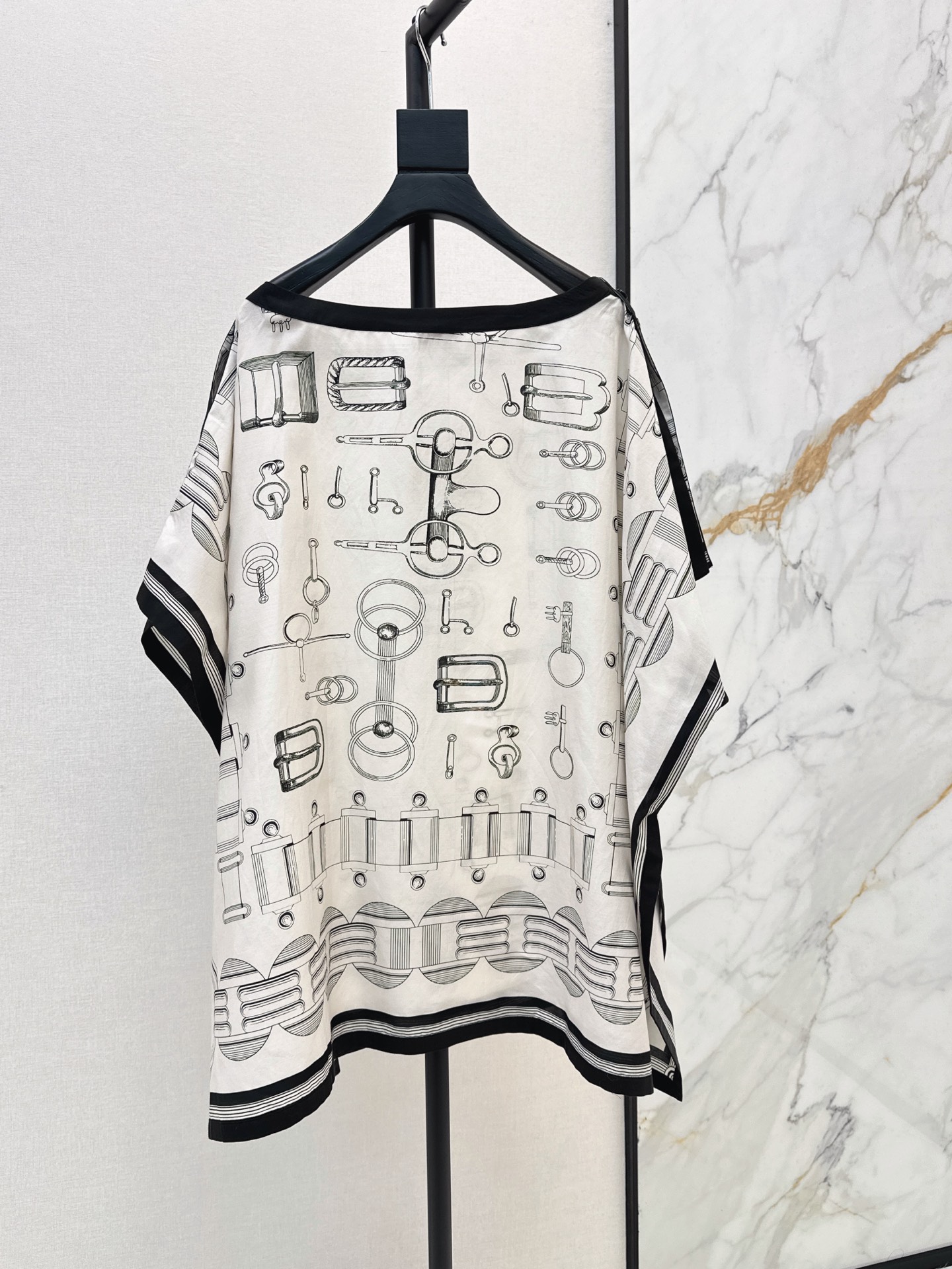 Her 26fw print silk cape