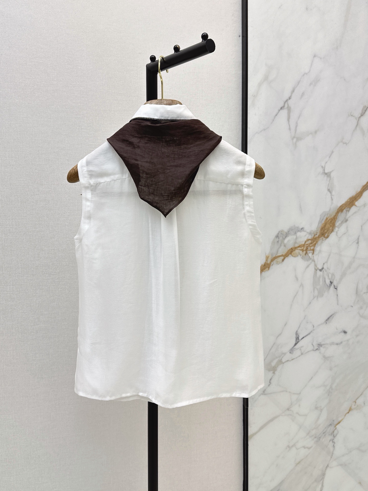 Brun 26fw sleeveless scraf shirt