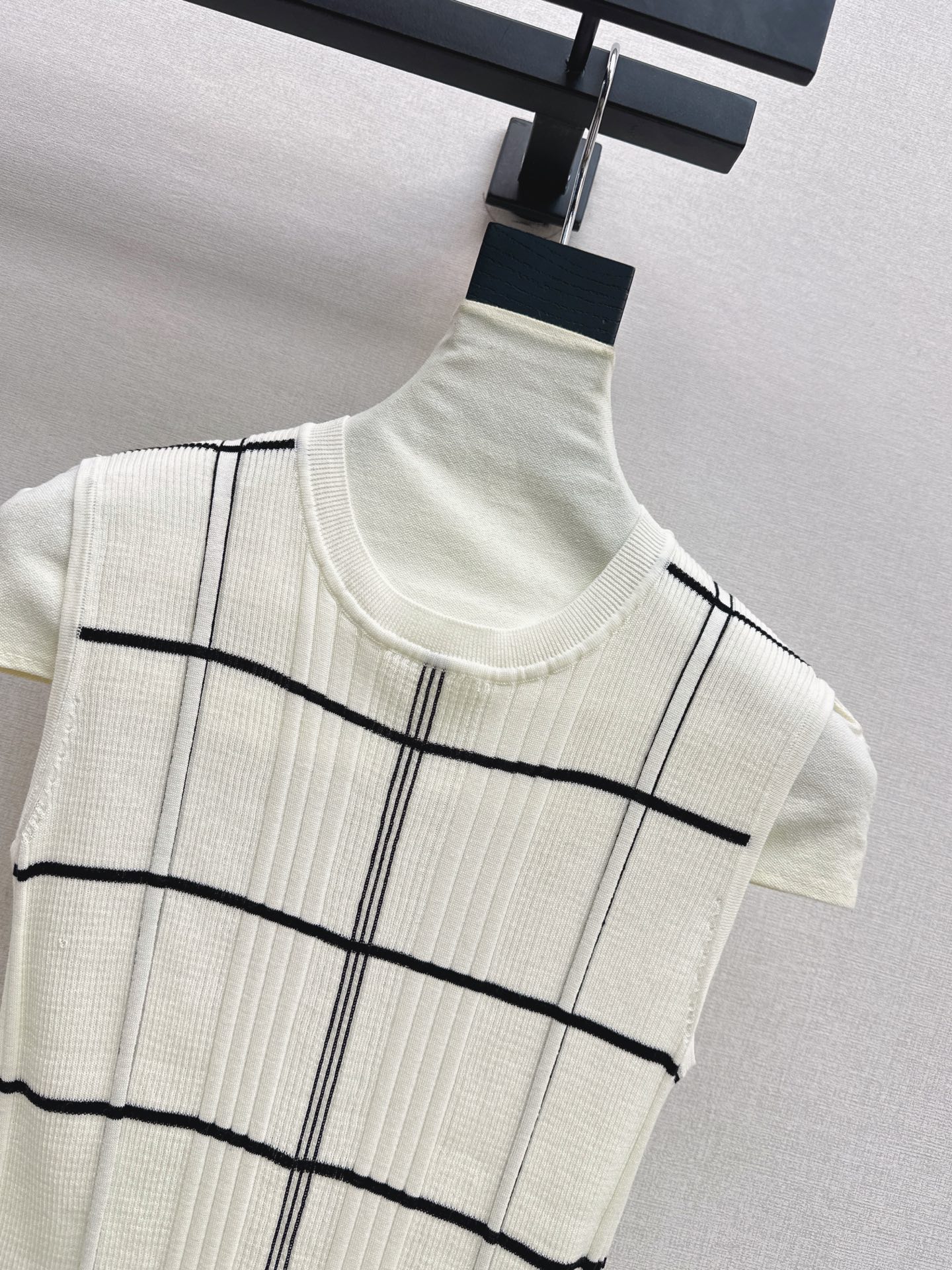 Max 26fw check knit vest