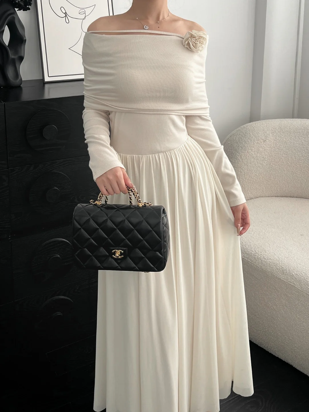 Chan 24B twist handle shoulder bag