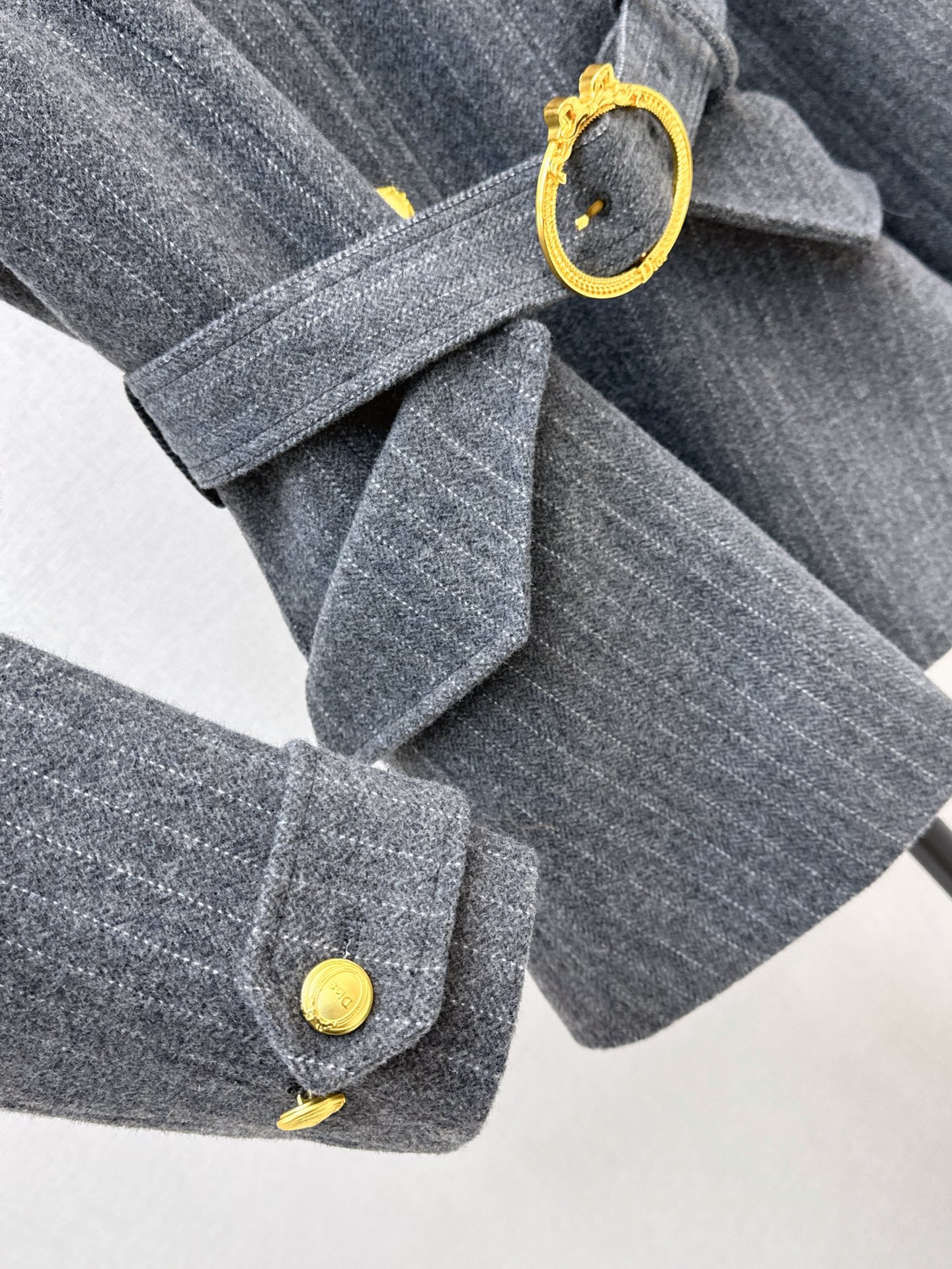 CD 26fw  herringbone belted jacket