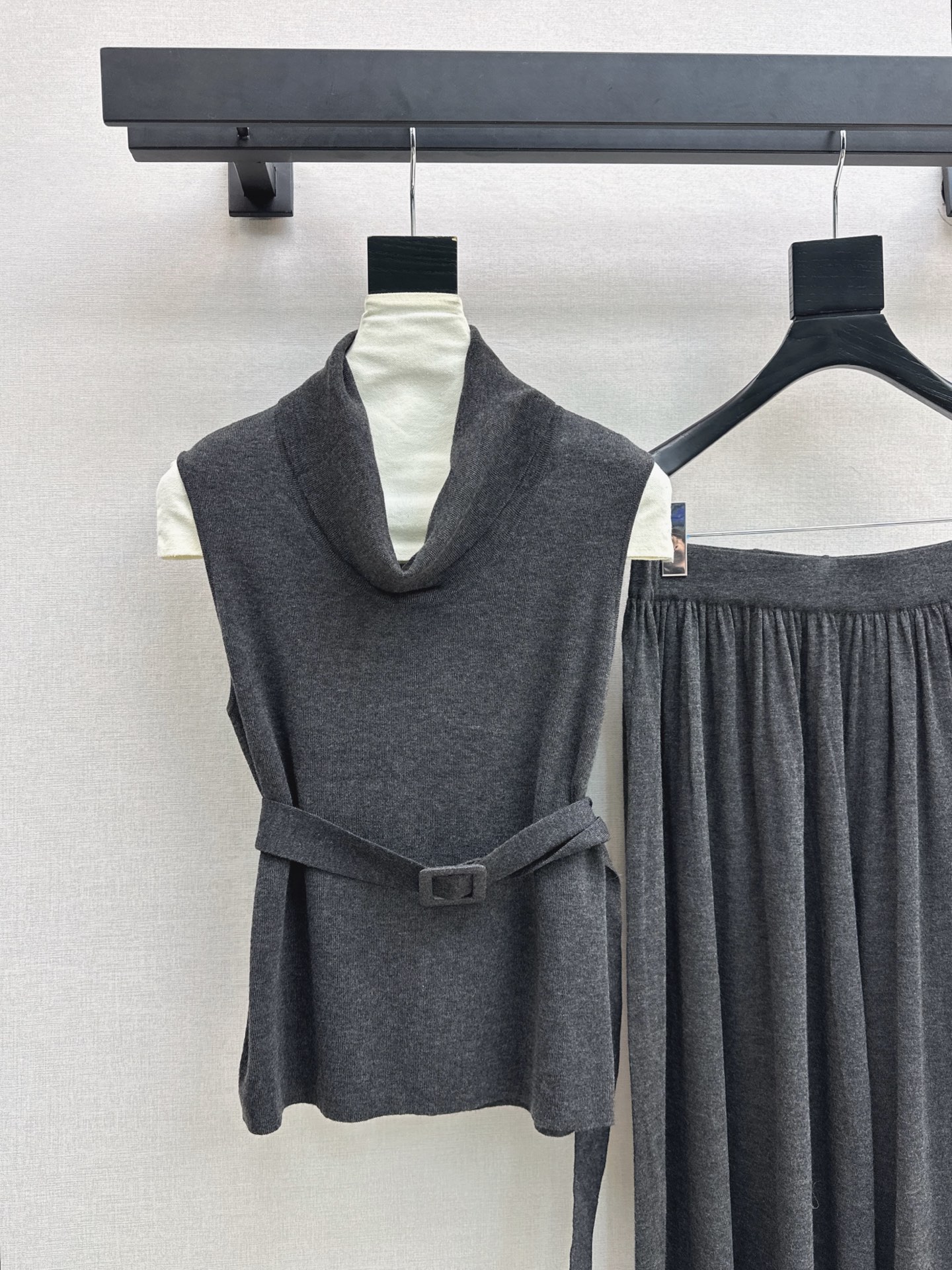 Her 26fw belted knit sleeveless top pants sets