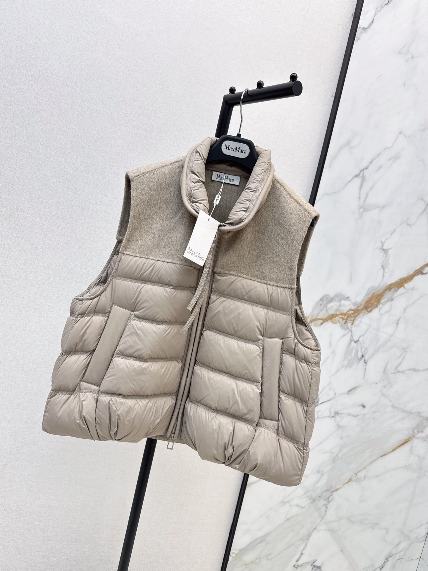 Max 26fw knit contract down vest