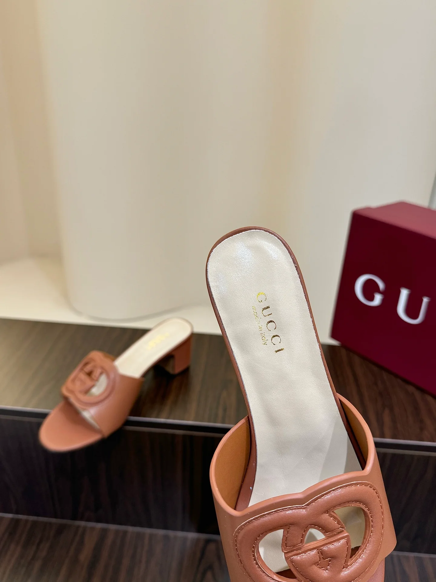 Gucc 25fw slide sandals
