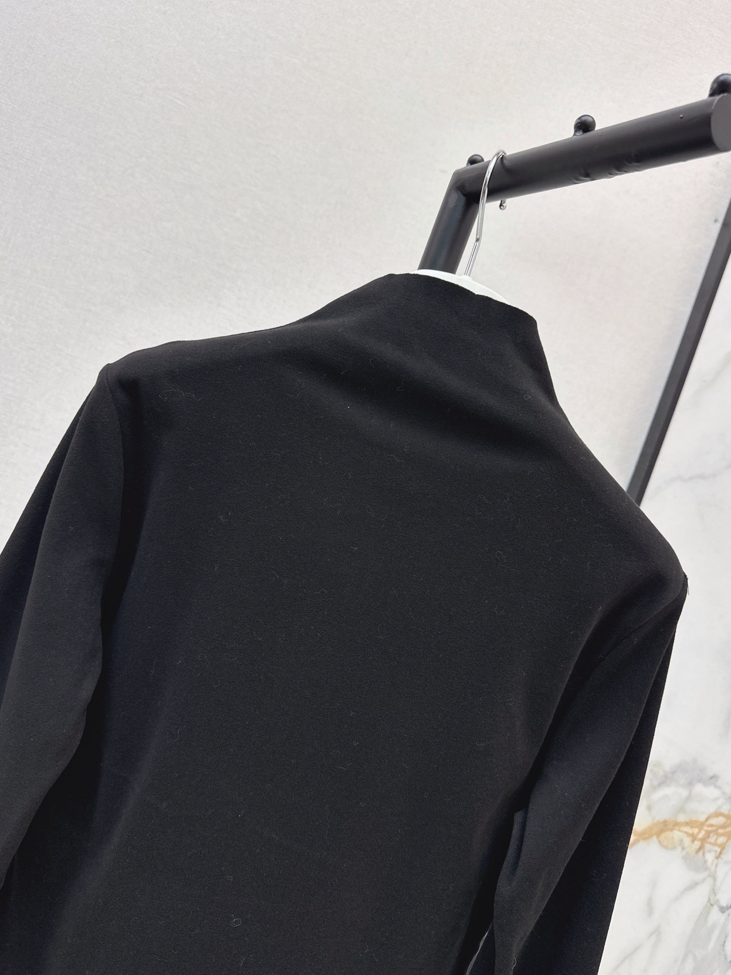 Loe 26fw high neck basic tee