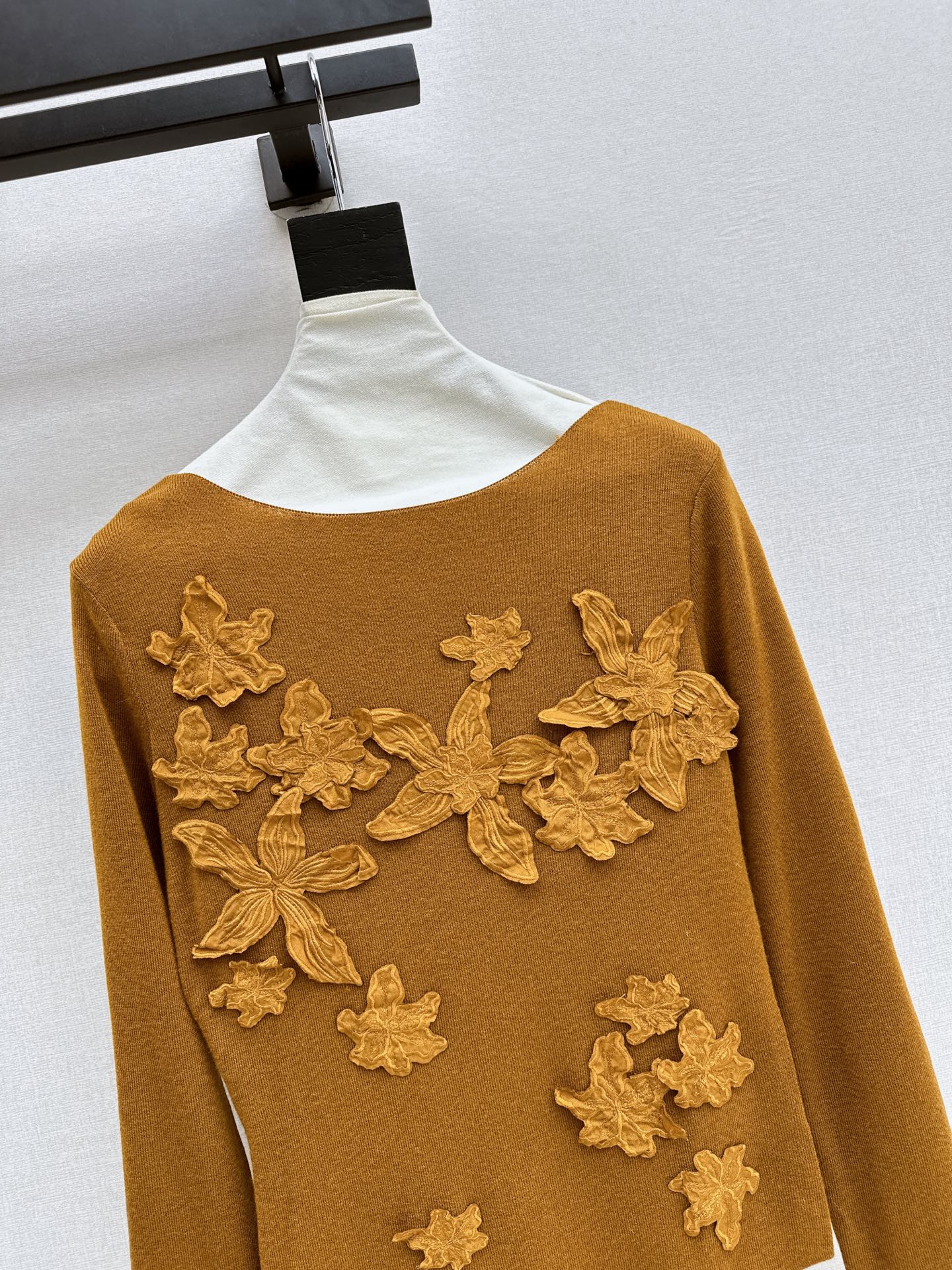 ES 26fw lace embroidery knit sweater