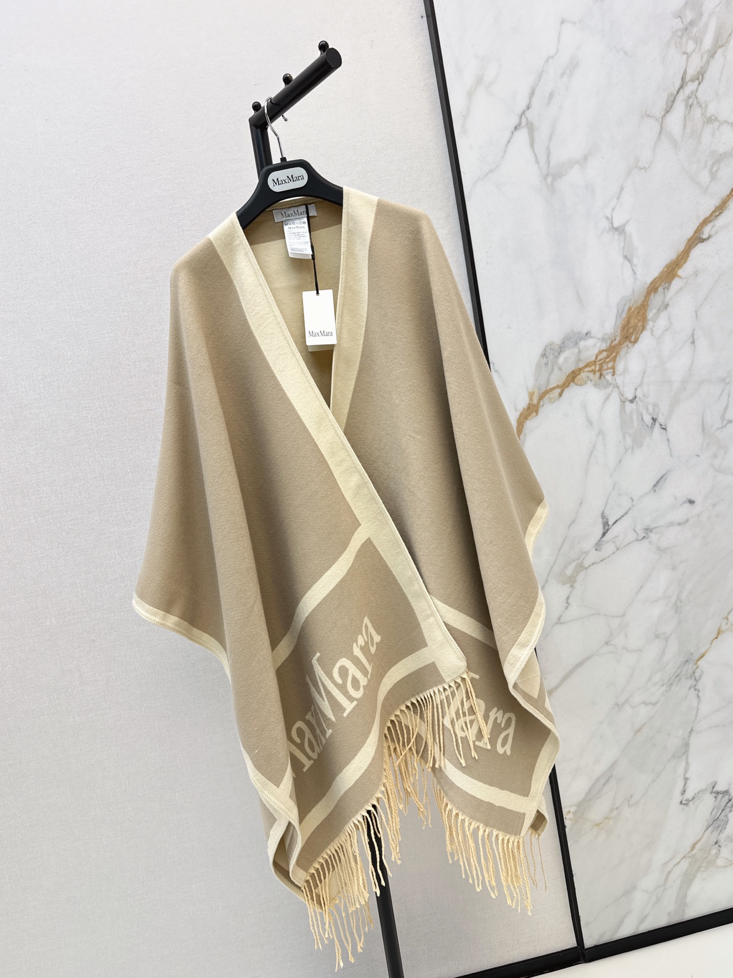 Max 26fw jacquard shawls