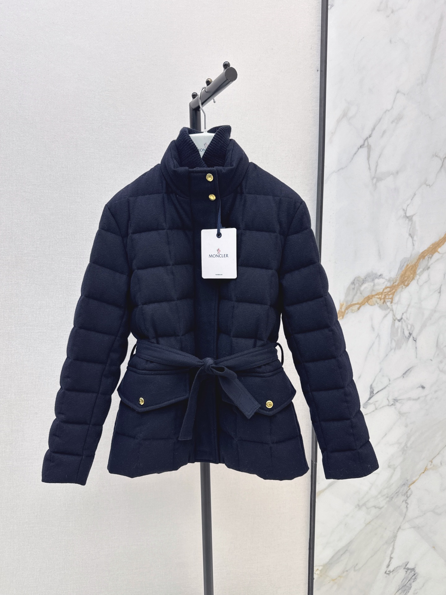 Monc 26fw belted down jacket