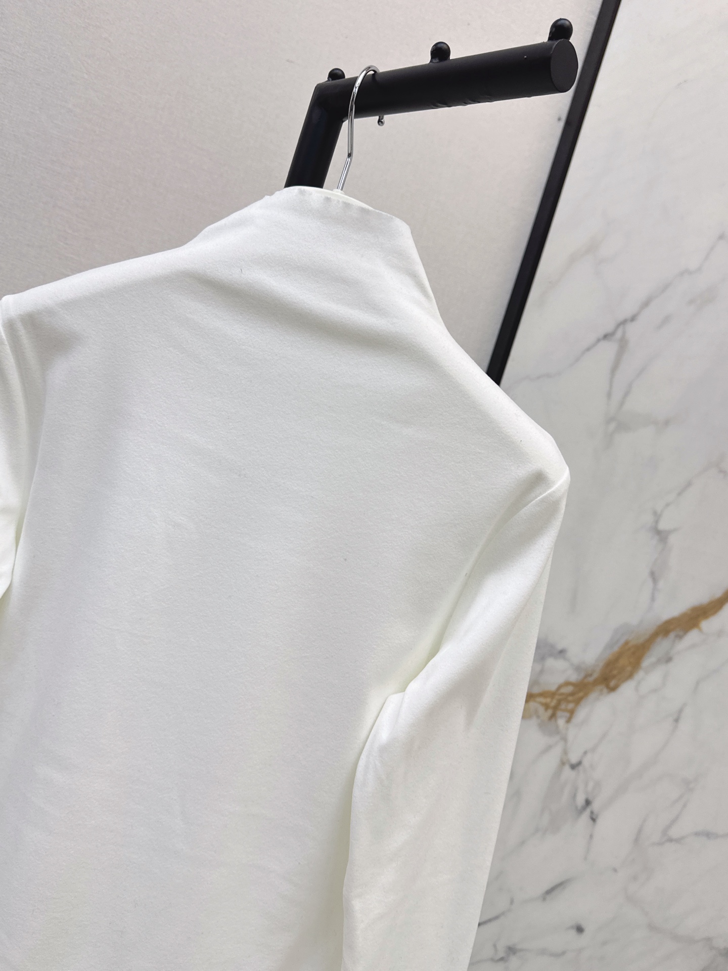 Loe 26fw high neck basic tee