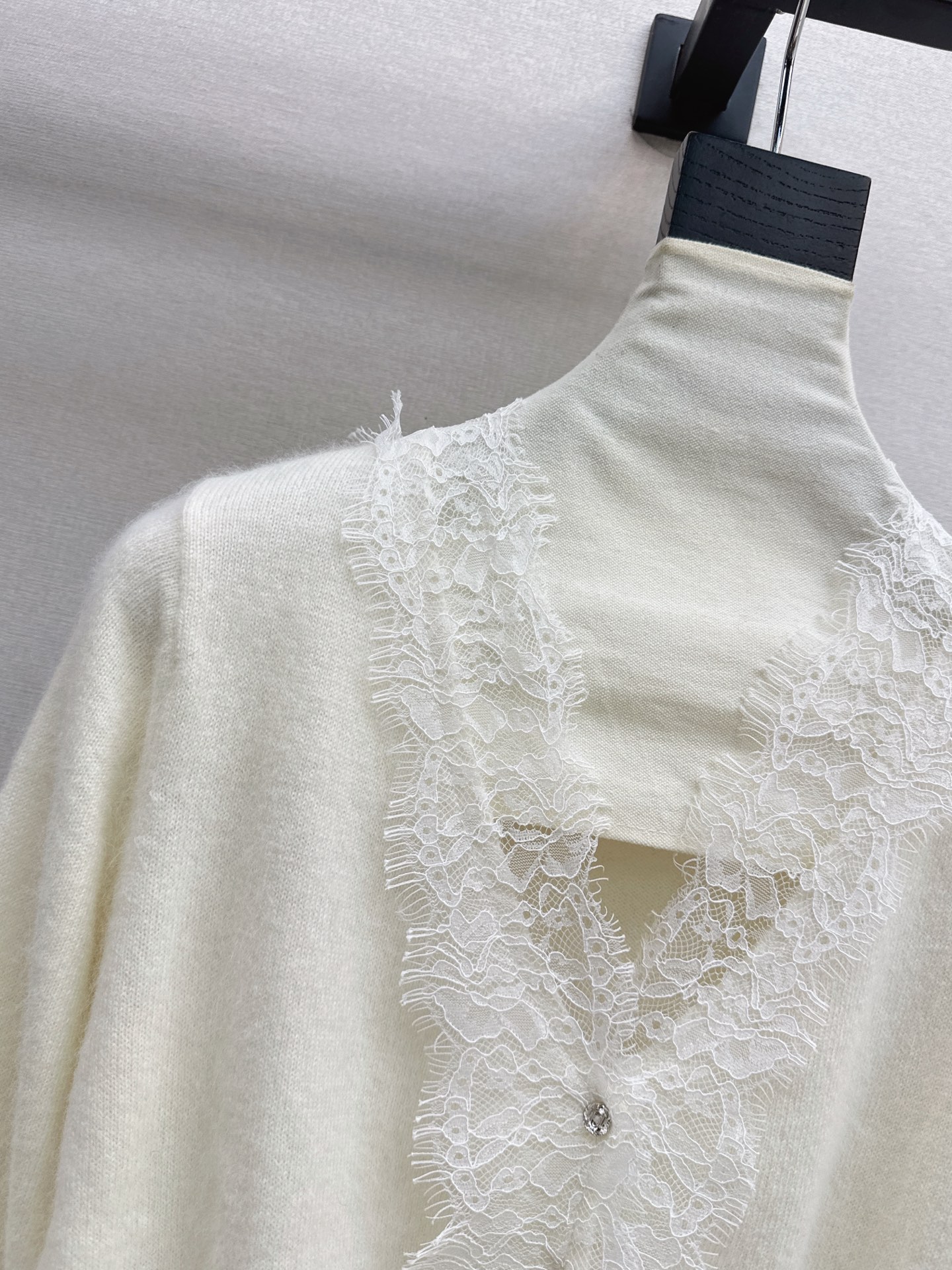 ES 26fw lace contract knit sweater